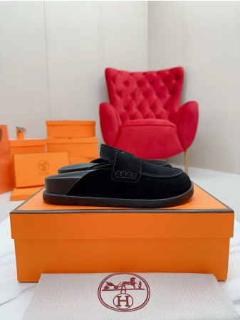 ua H**me5 slippers