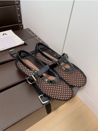 UA ALAÏA BALLET FLATS IN FISHNET