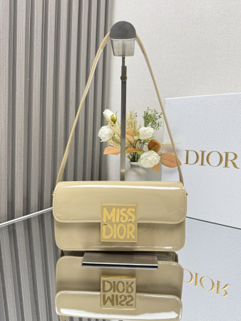D*or miss D*or flap bag 22 x 11 x 6 cm(patent calfskin)