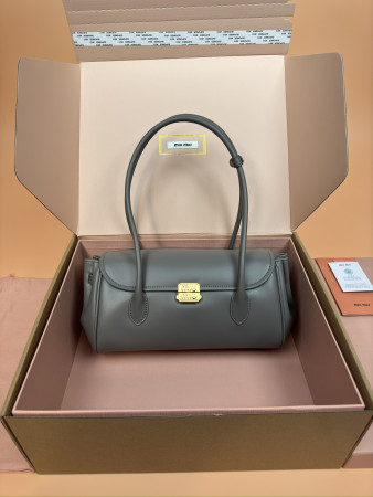 Miu Miu Leather shoulder bag  15x28x11cm