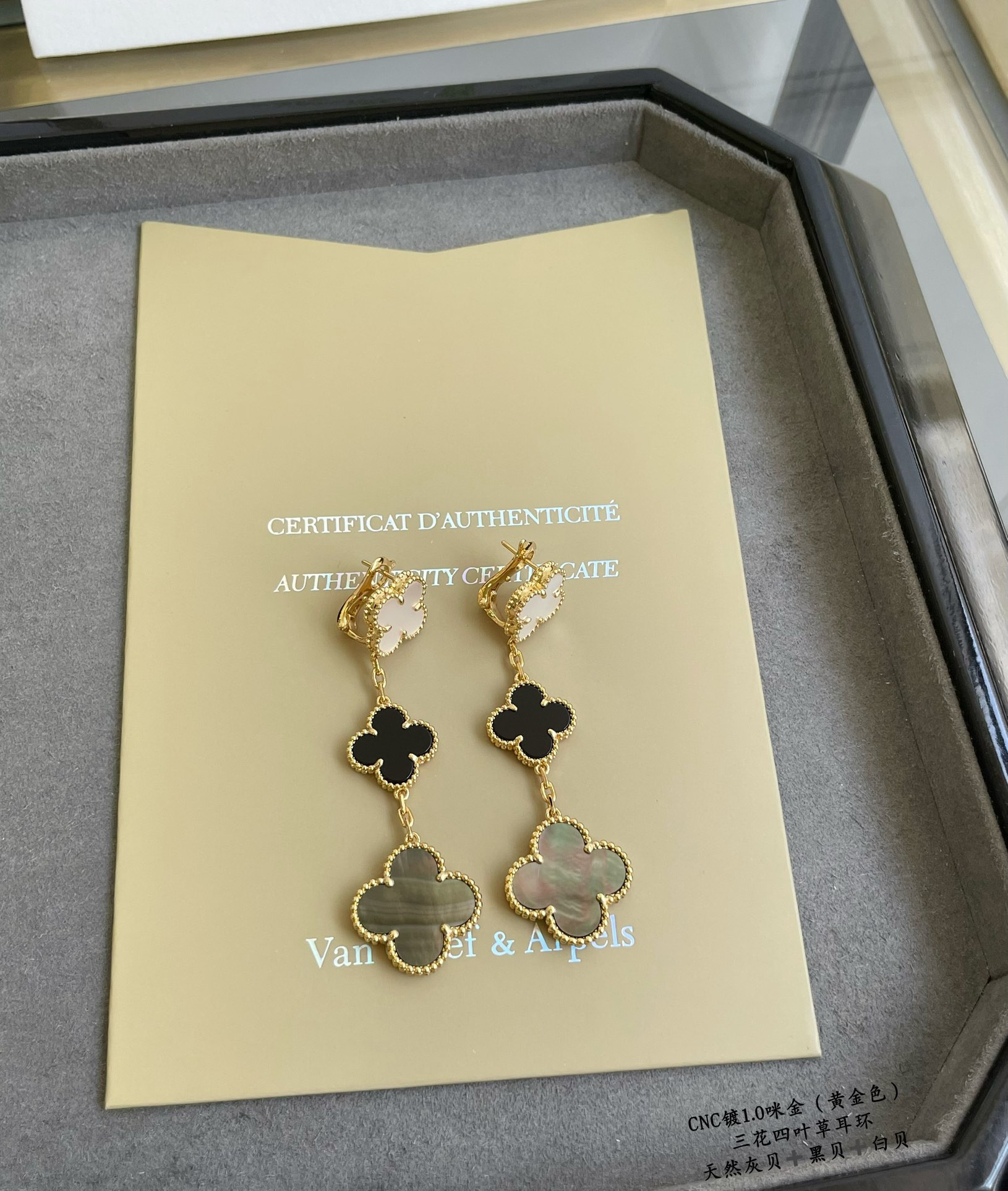 V*N CL*F & arpels three-leaf clover earrings