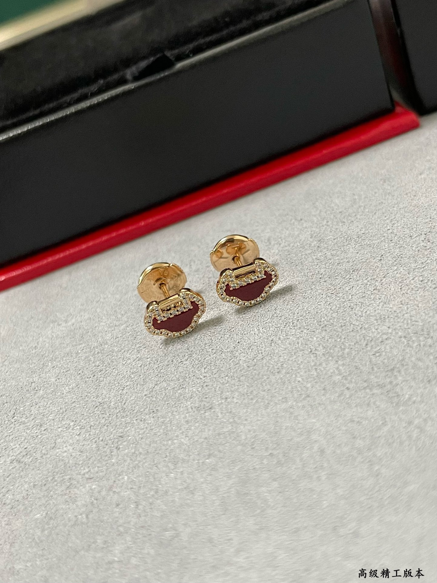 Qeelin Mini Ruyi Stud Earrings