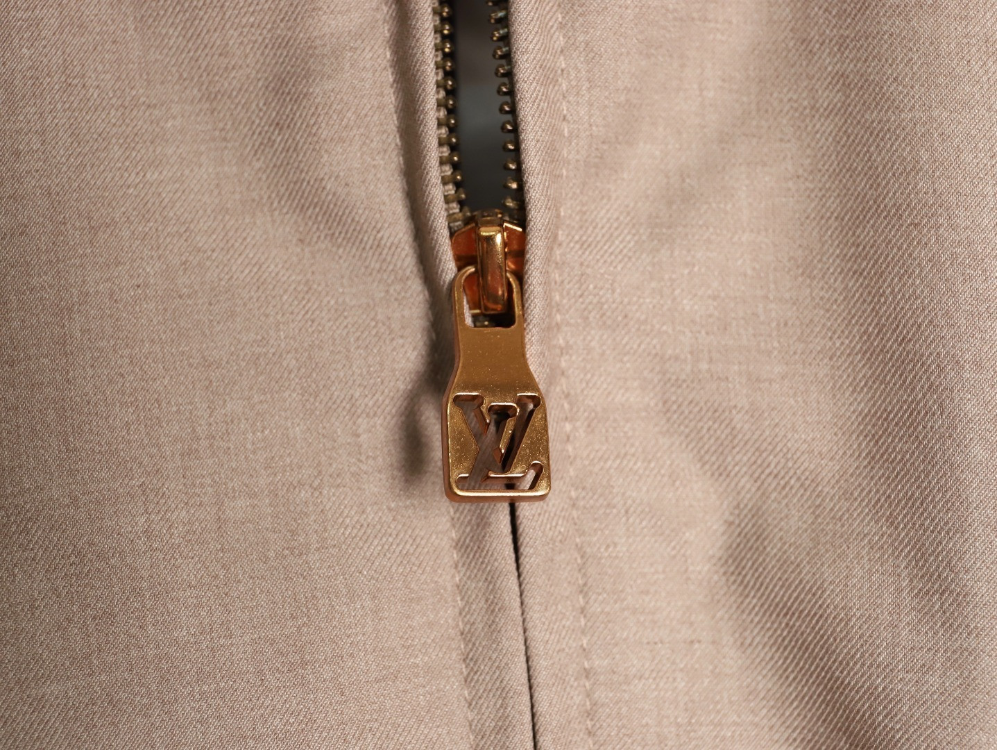 l0*is V*t0n lv 25fw jacket