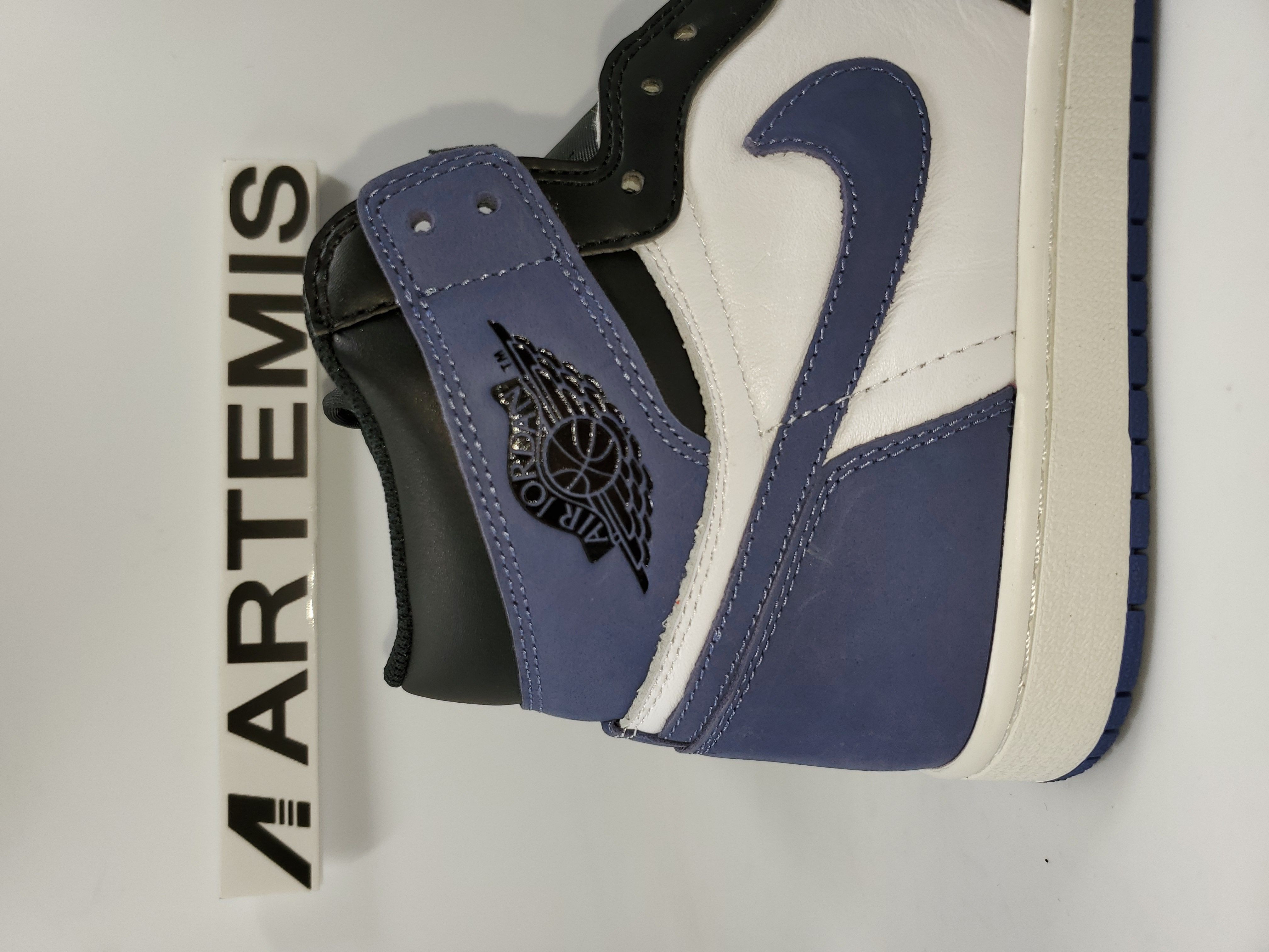 Air Jordan 1 Retro High Blue Moon