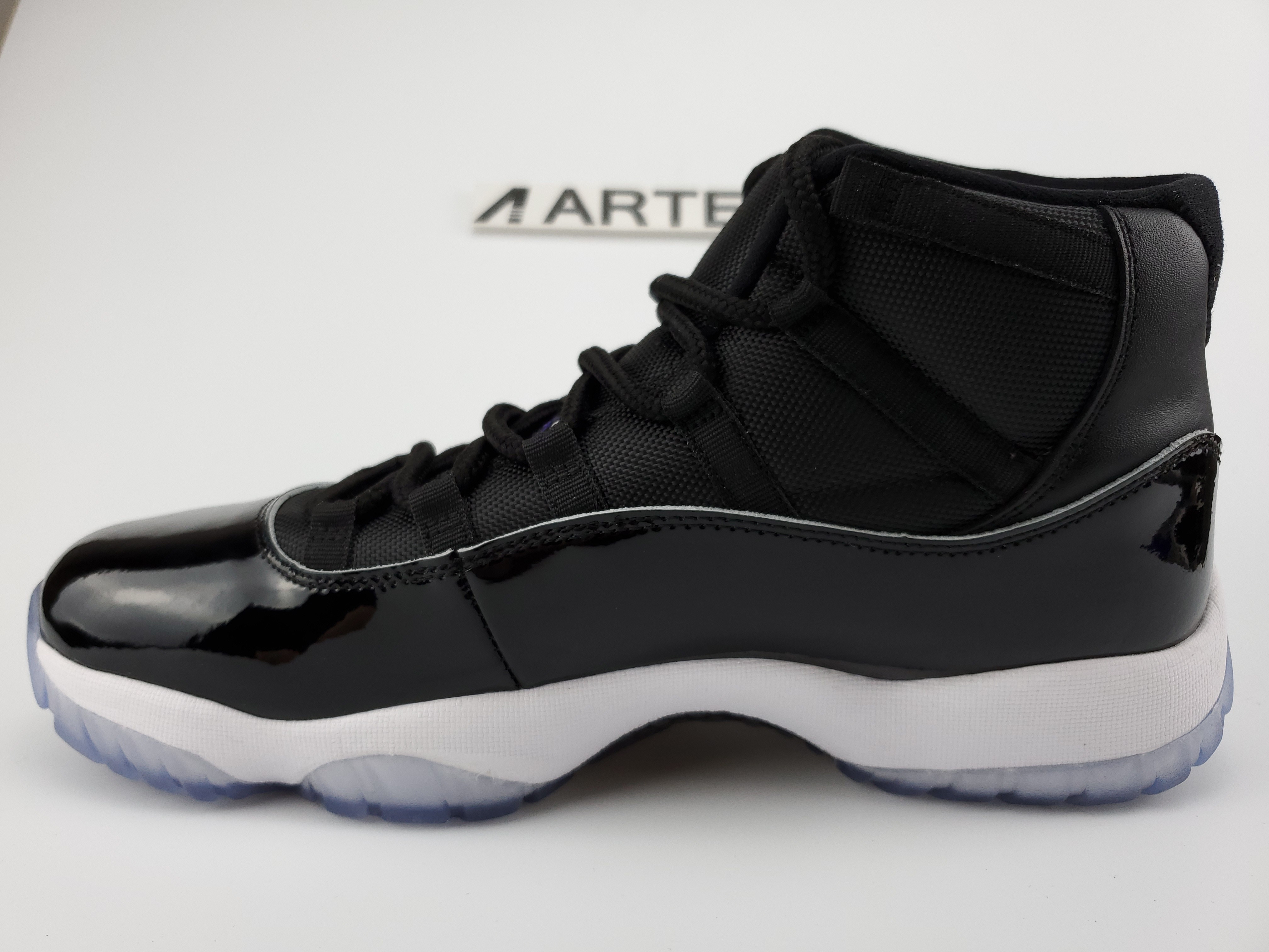 Jordan 11 Retro Space Jam (2016)