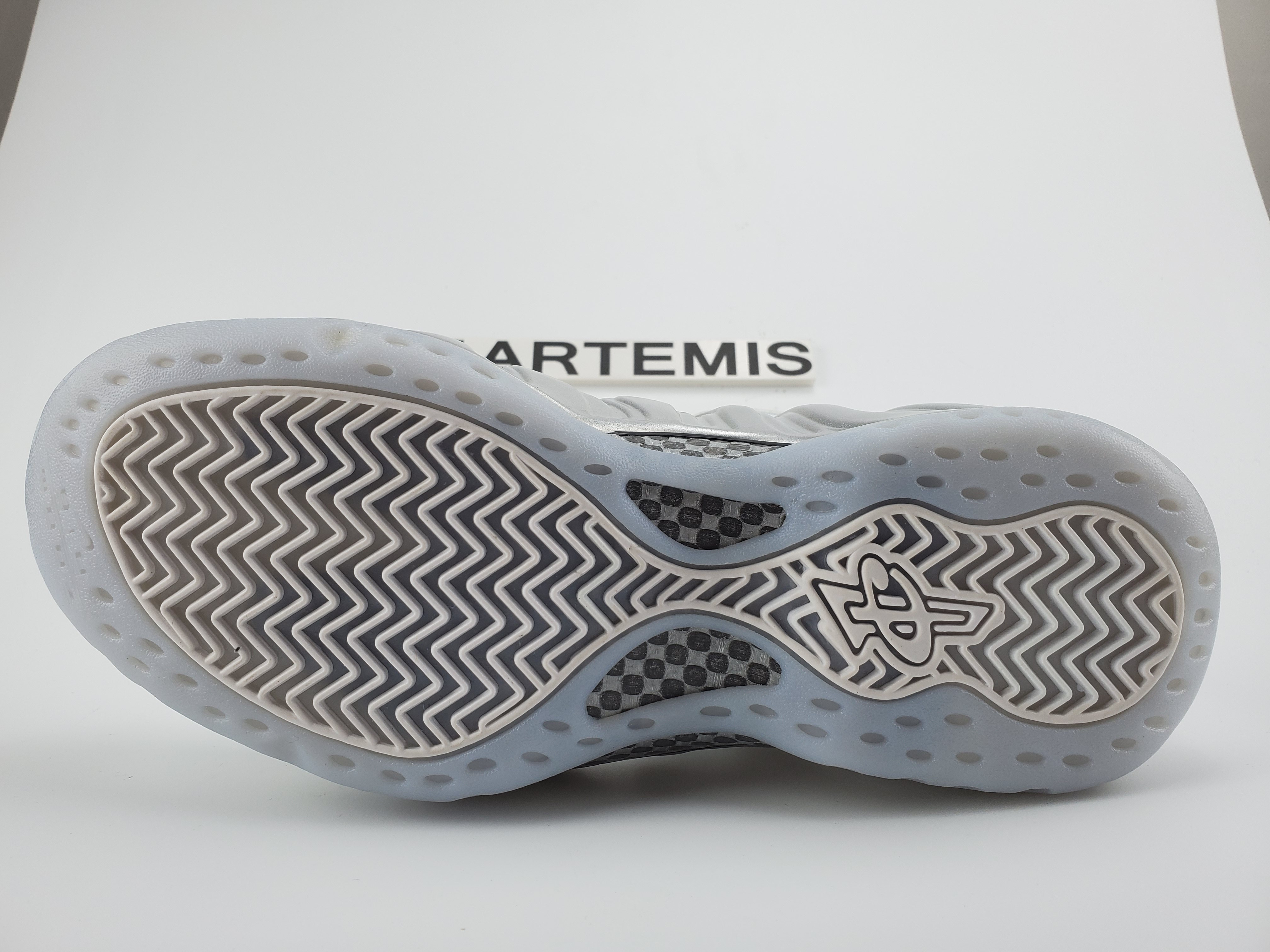 air foamposite one Ch*0me white