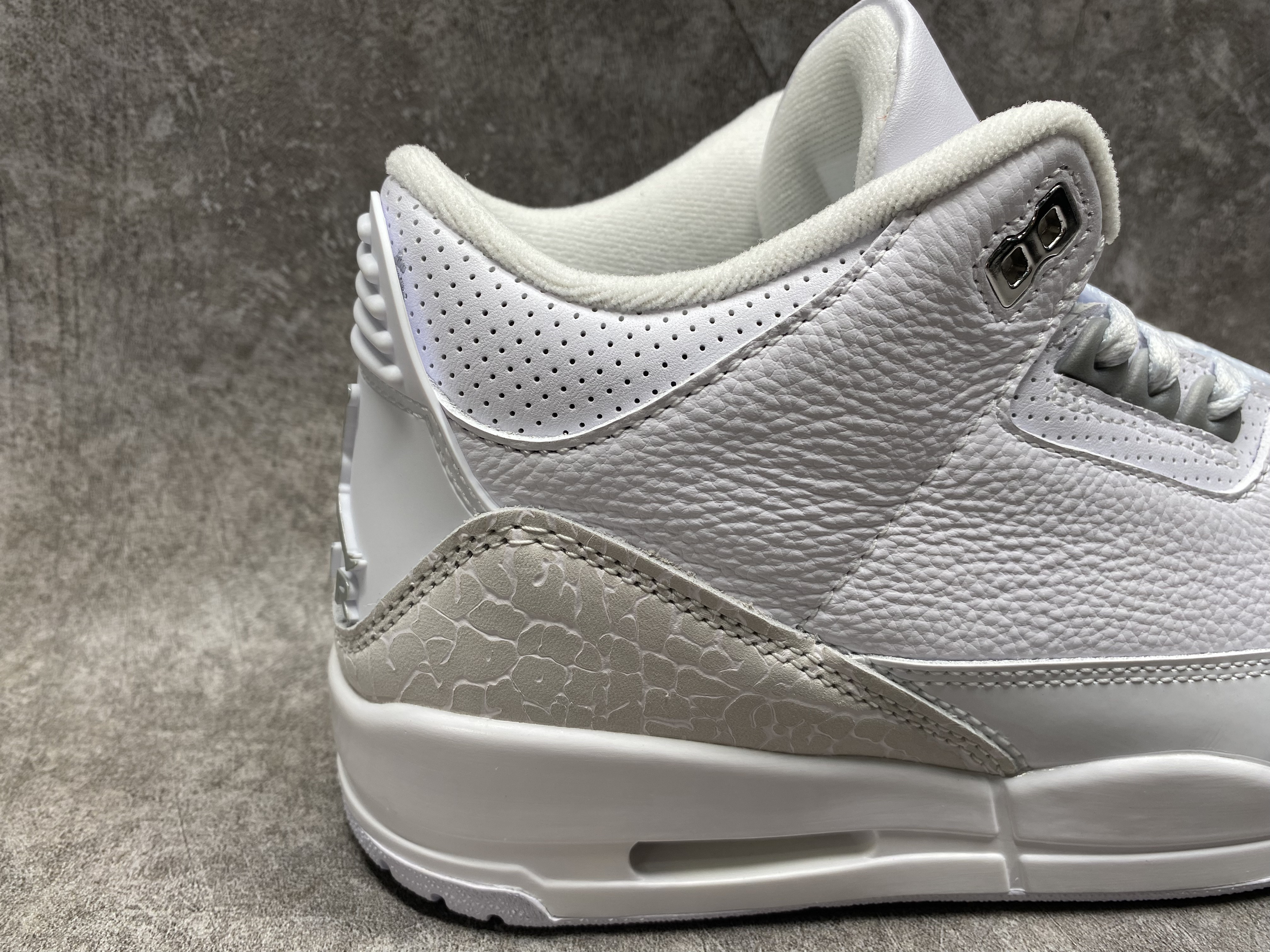 UA Air Jordan 3 Retro