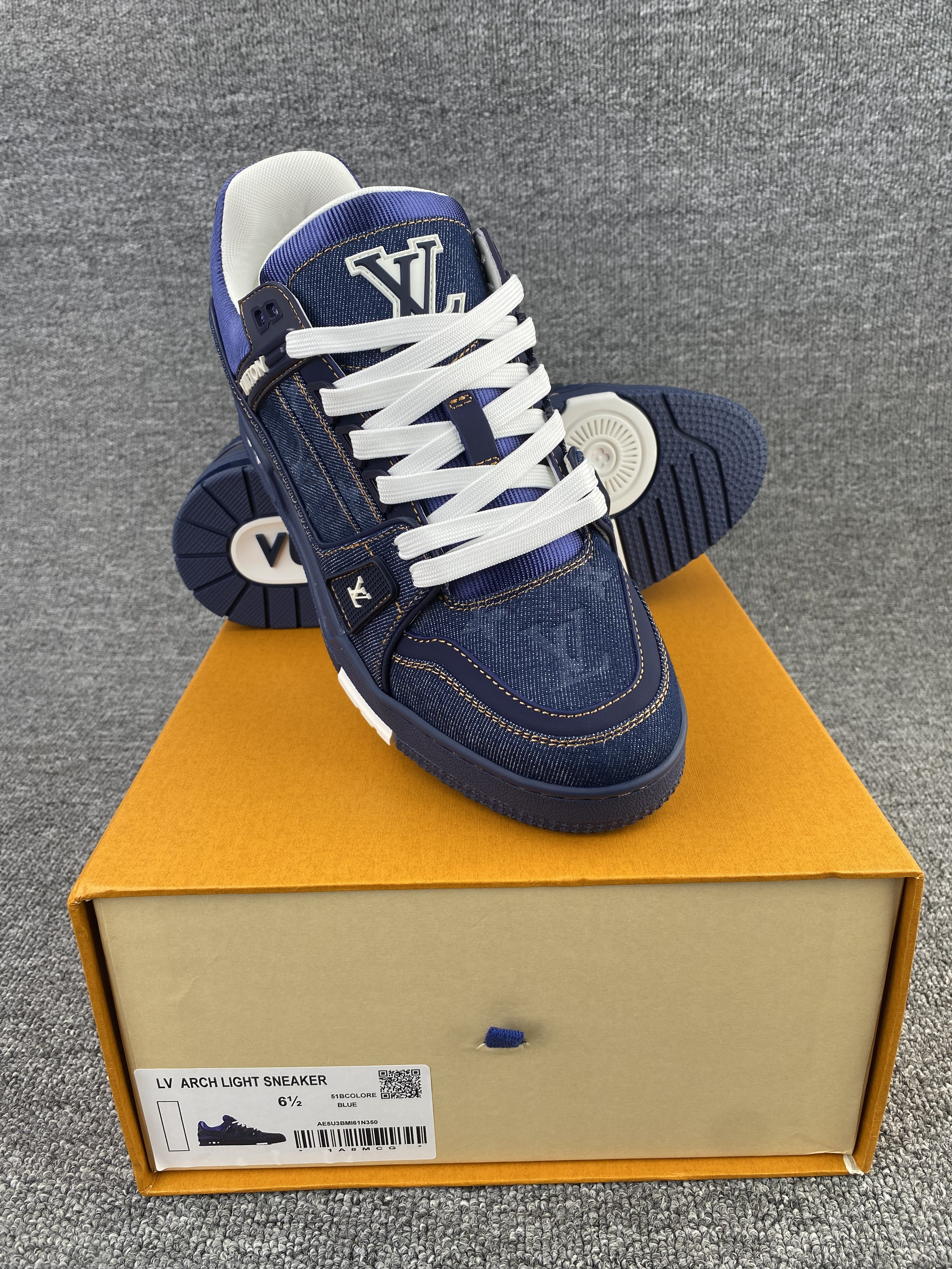 UA LV Trainer Sneaker