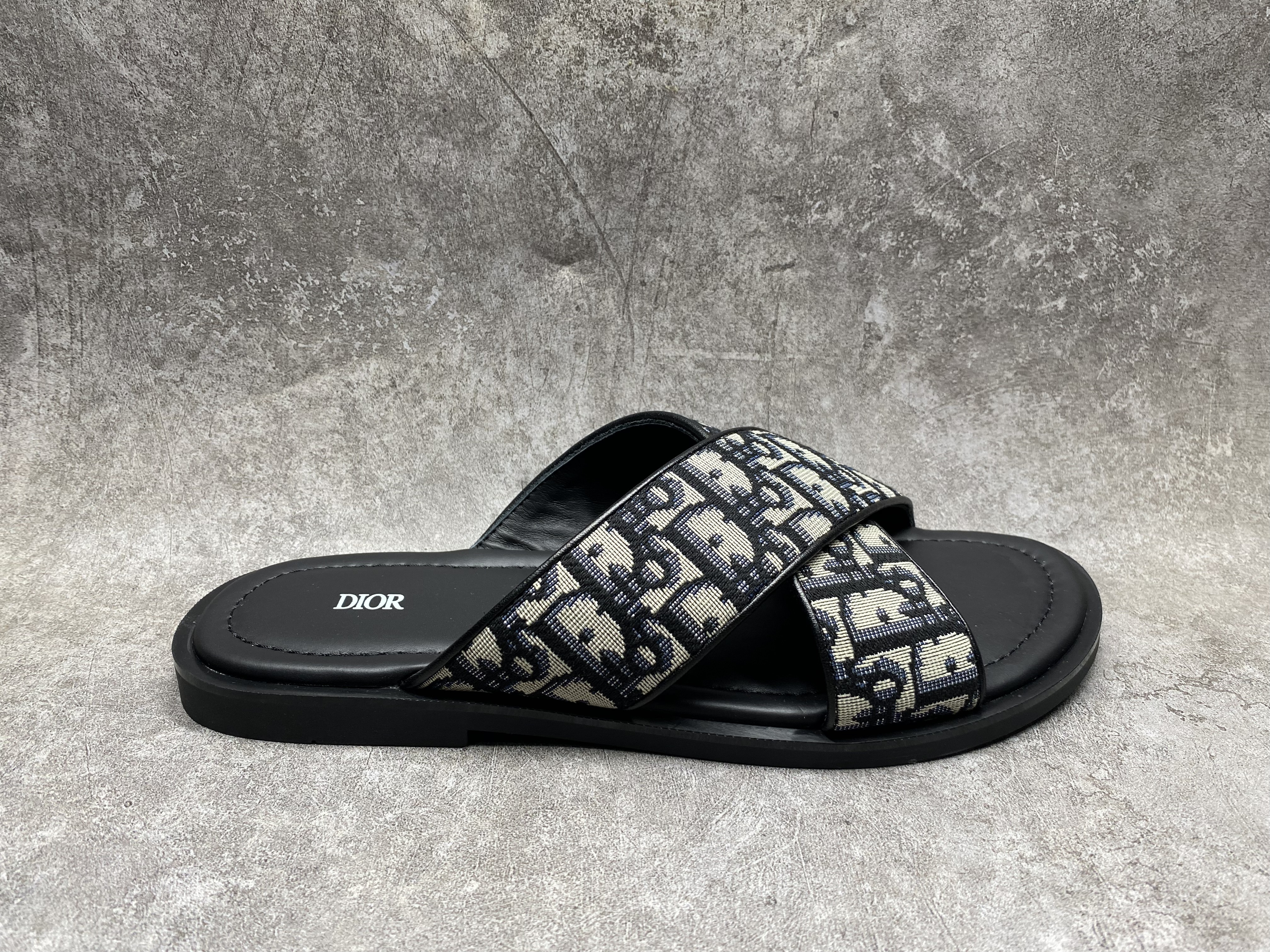 ua D*or alias sandal