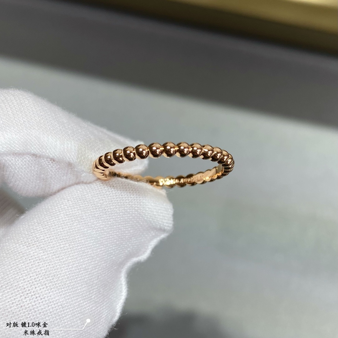 V*N CL*F & arpels rice bead ring