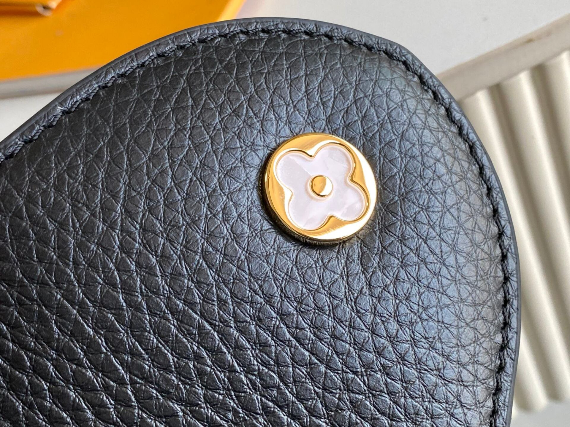 LV Capucines Medium M23263 30x20x11cm