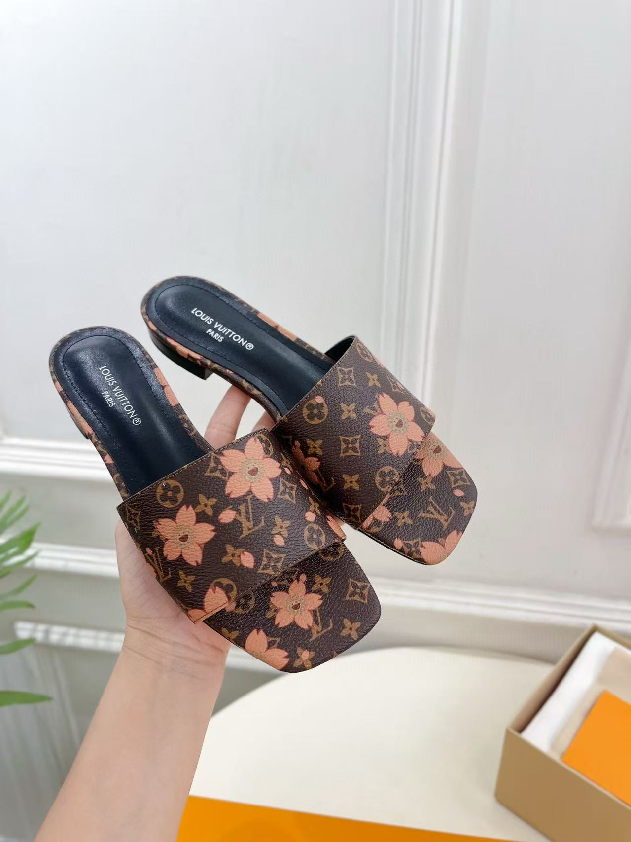 UA LV SLIDES