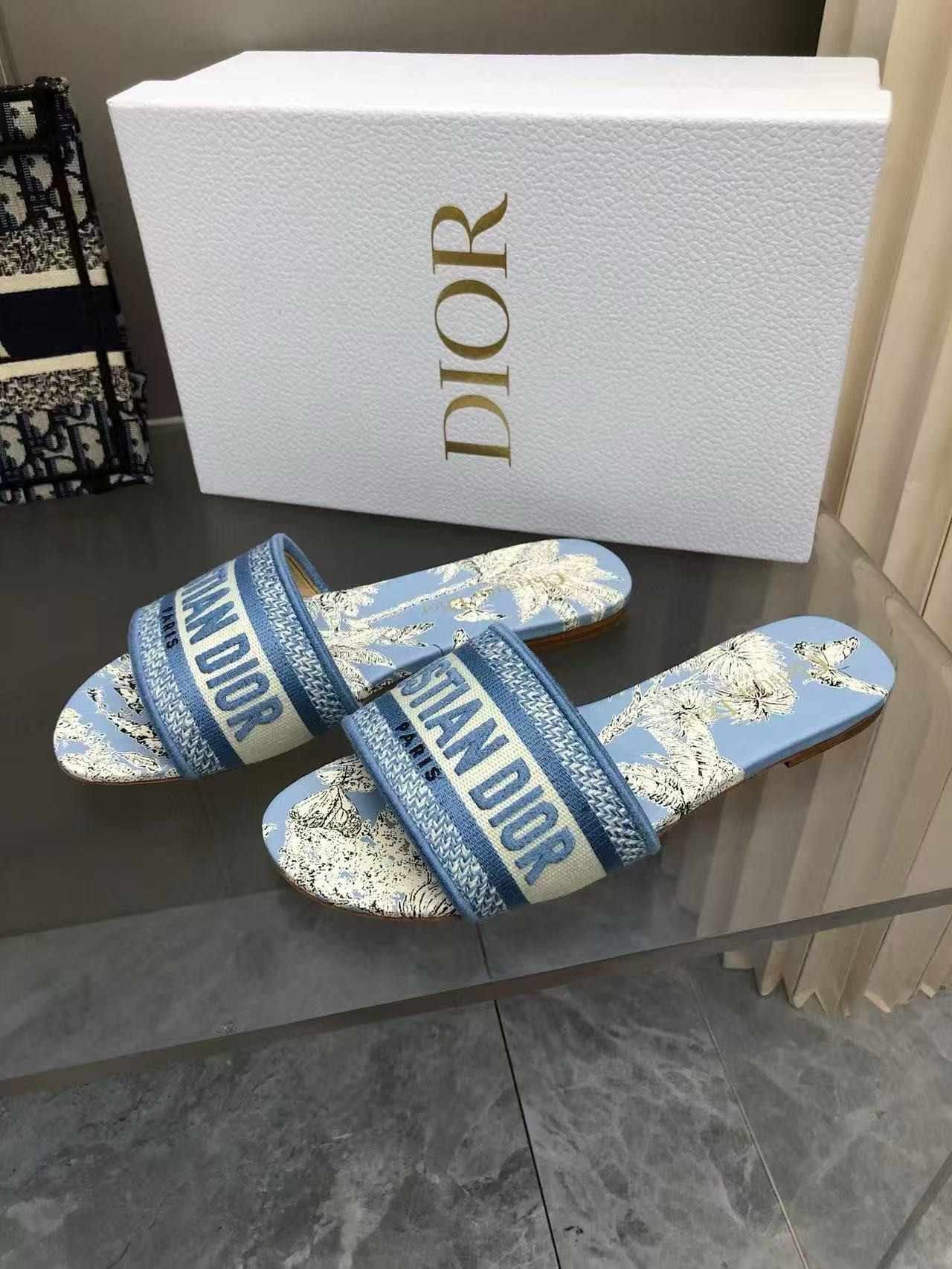 ua D*or dway slide