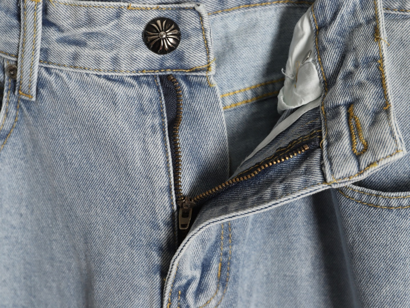 Ch**me He**ts jeans