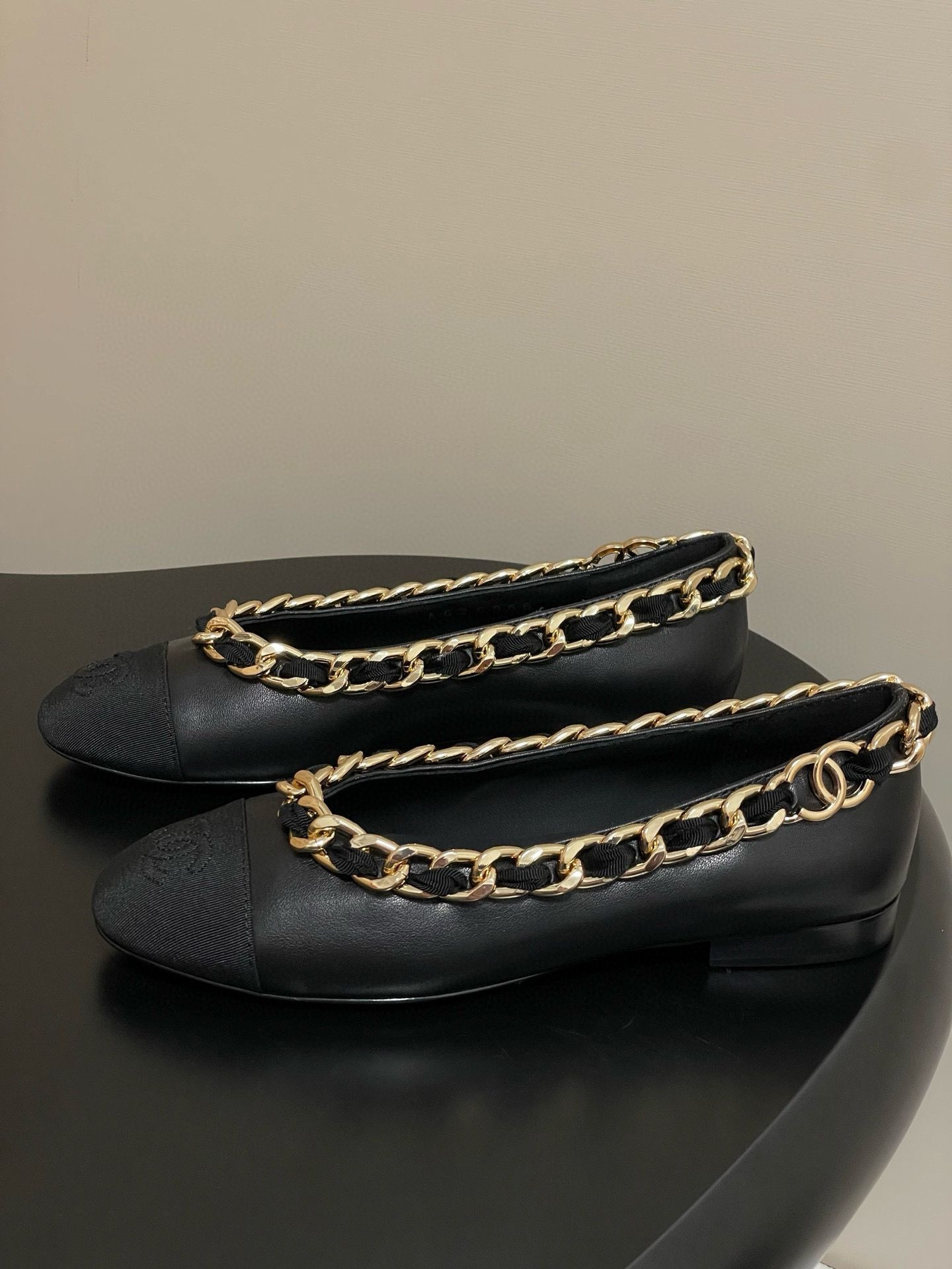 ua Ch*el ballet flats