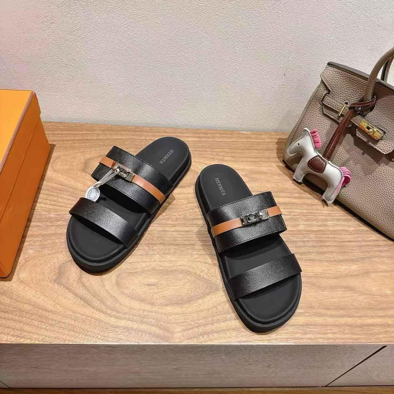 ua H**me5 jackson sandal