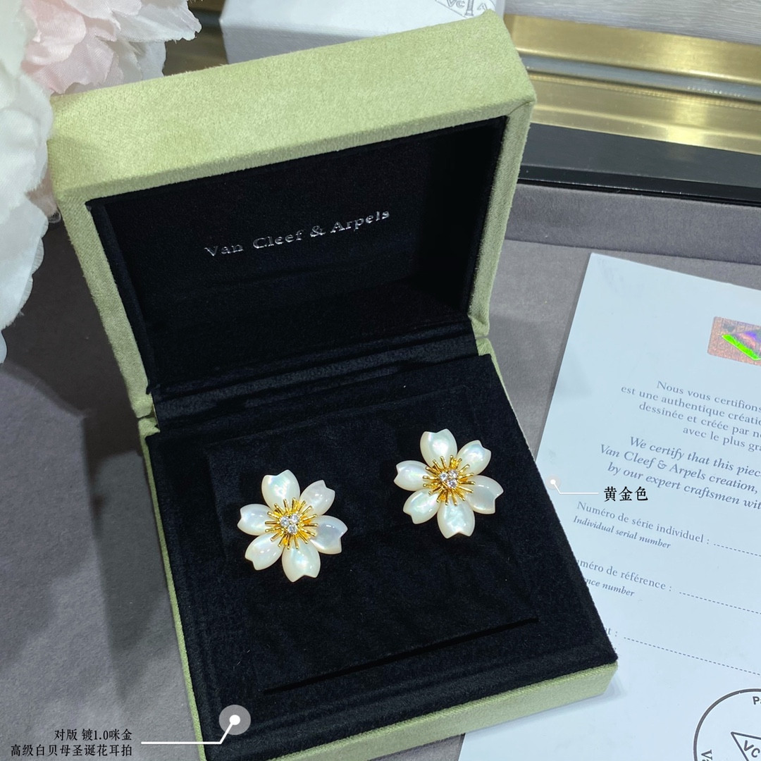 V*N CL*F & arpels white mother-of-pearl christmas flower earrings