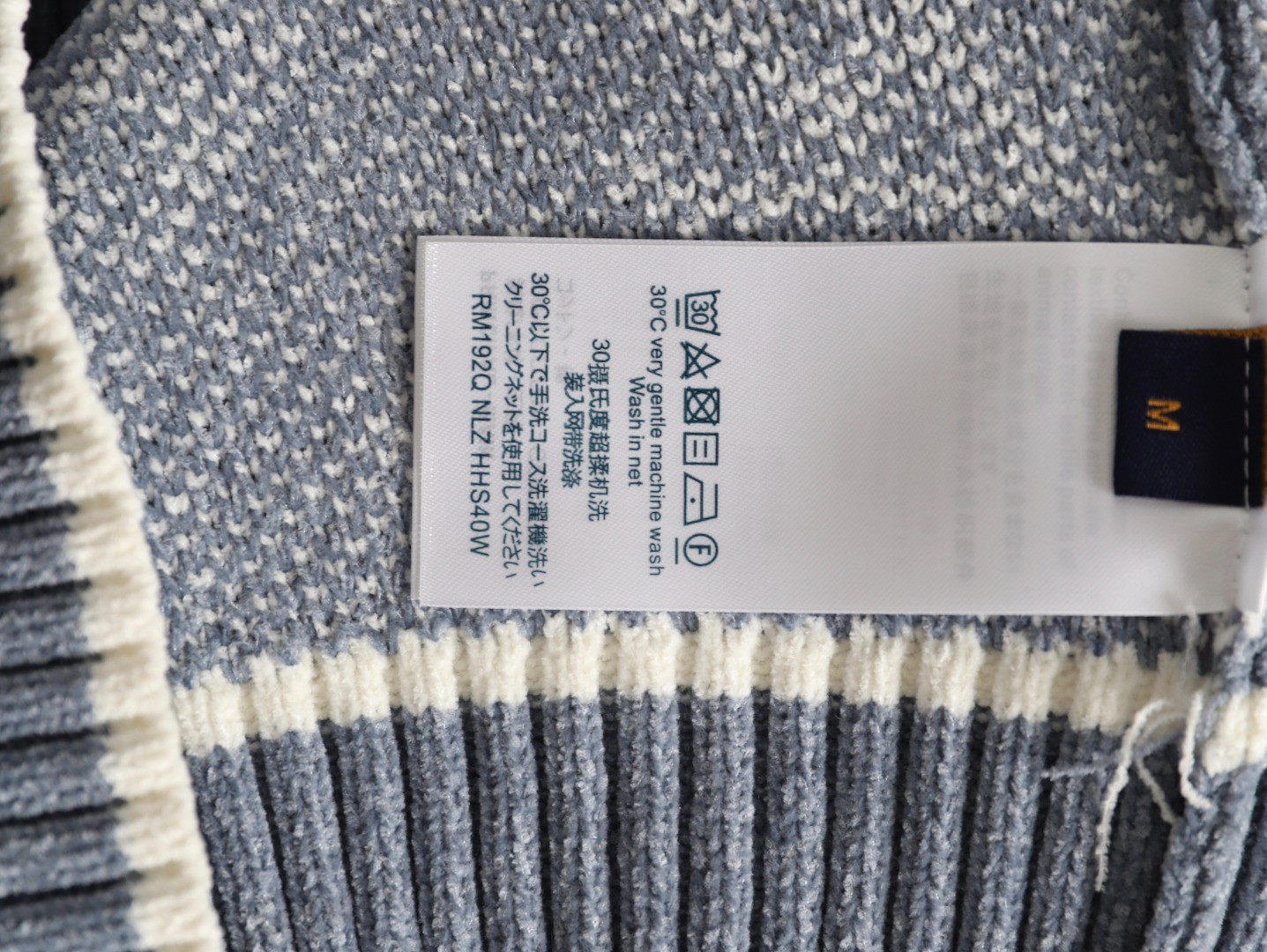 l0*is V*t0n lv 25ss cardigan sweaters