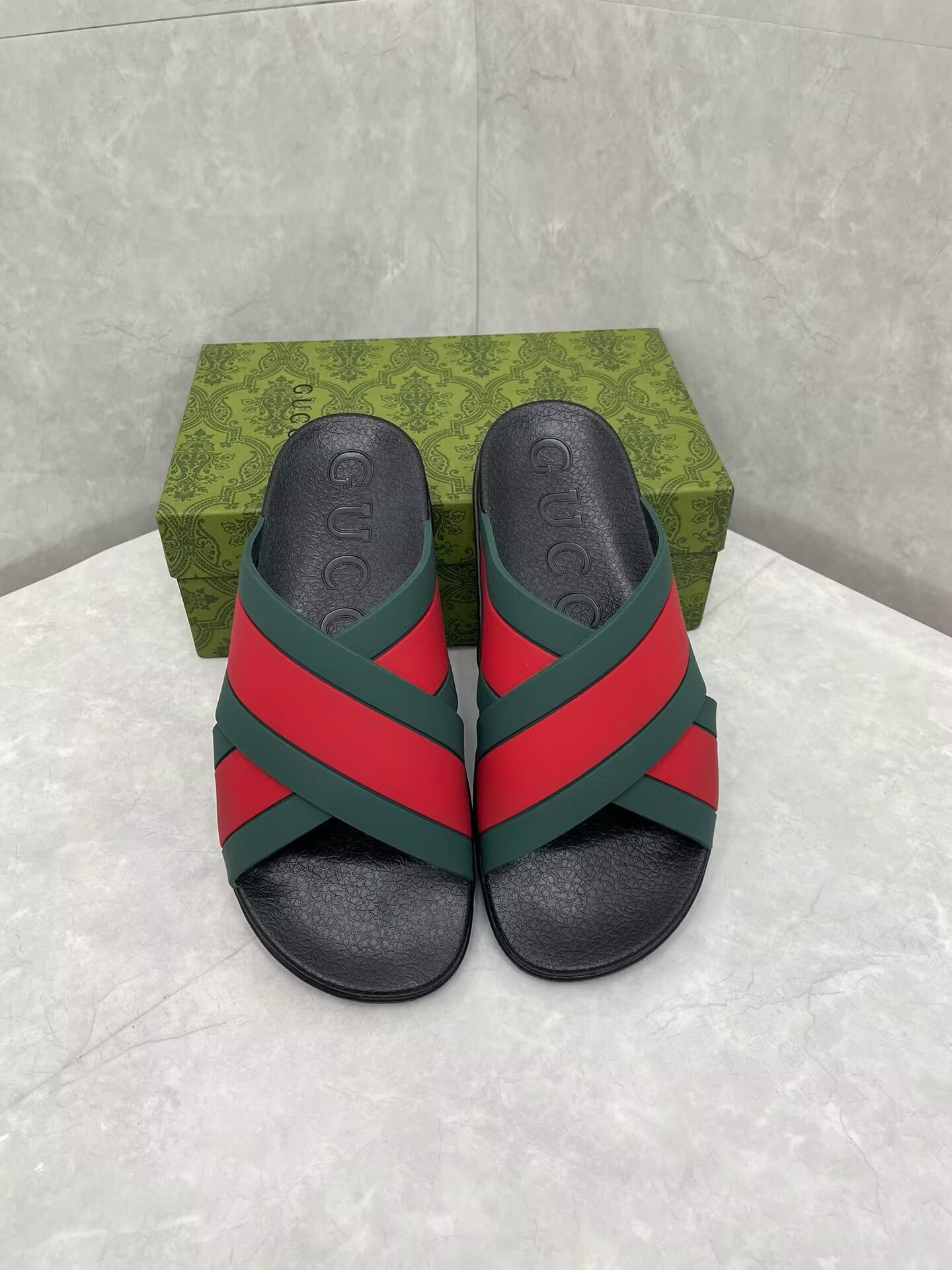 ua G*u*i criss cross slide sandals