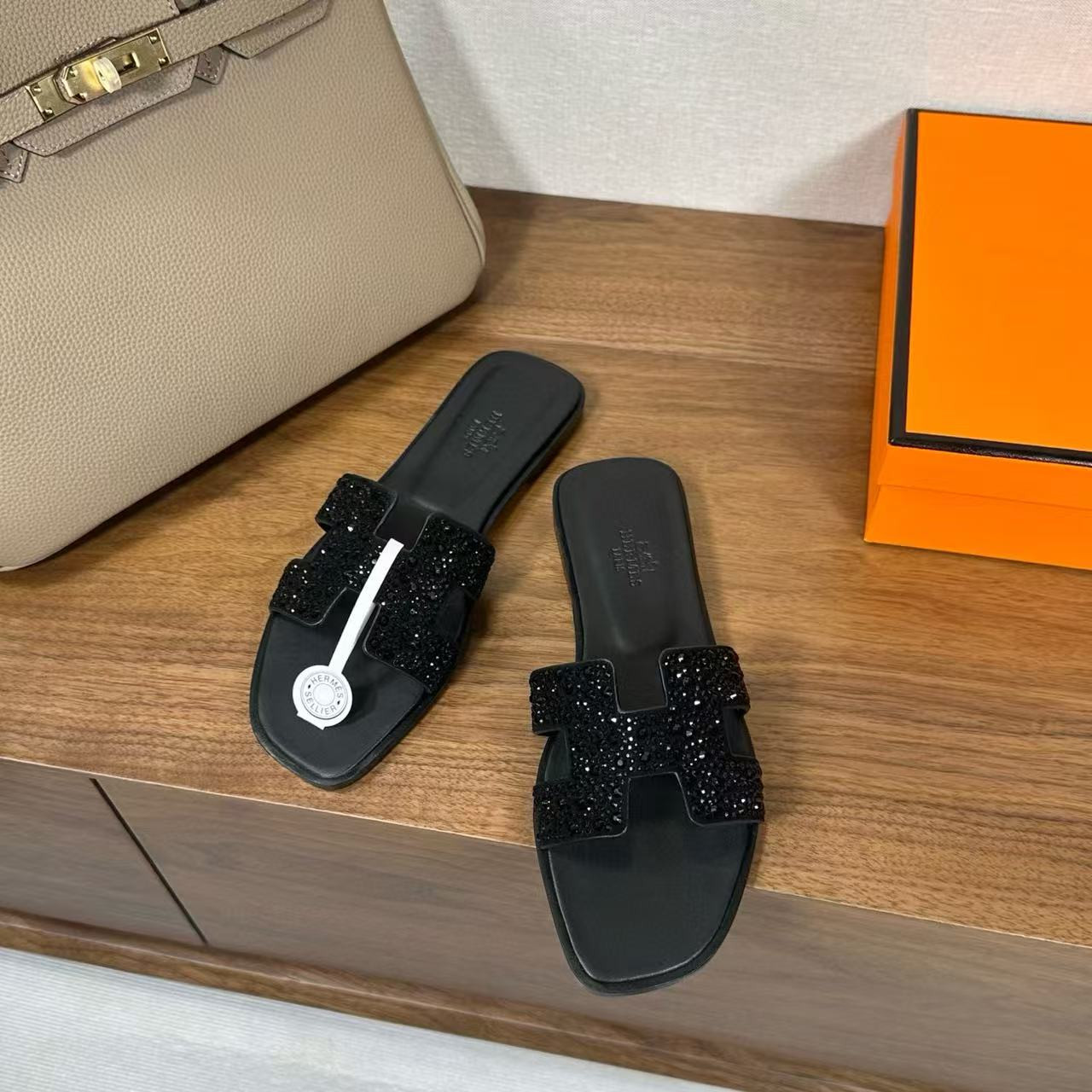 ua H**me5 oran sandal
