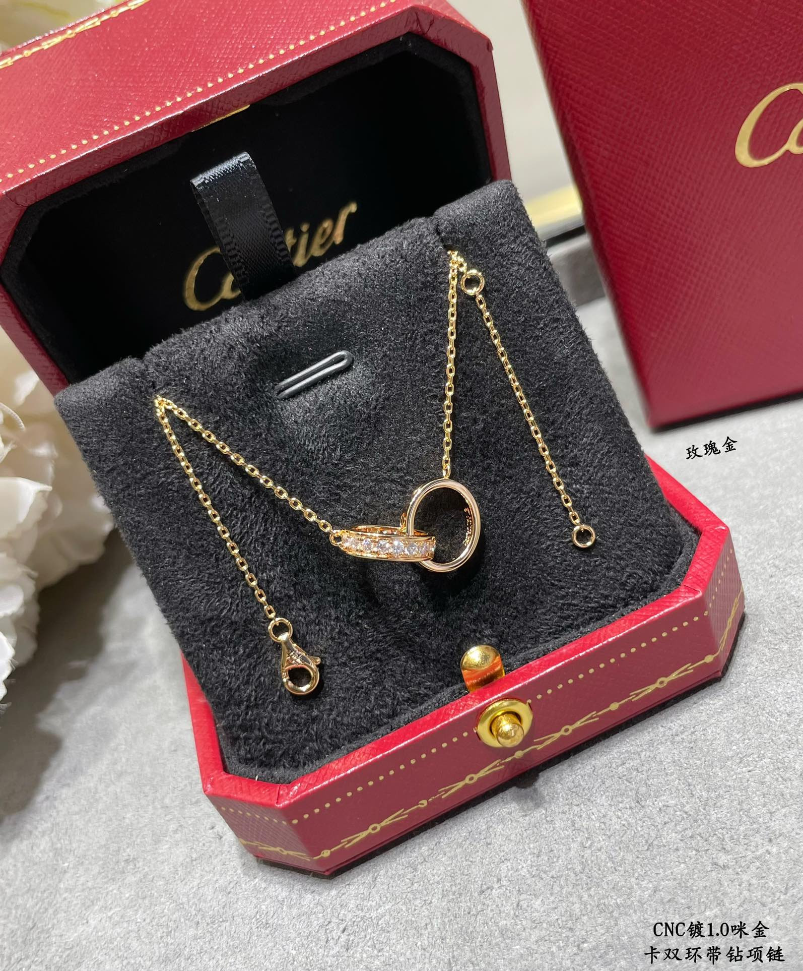 ca*t*er double-loop Di*m*nd necklace