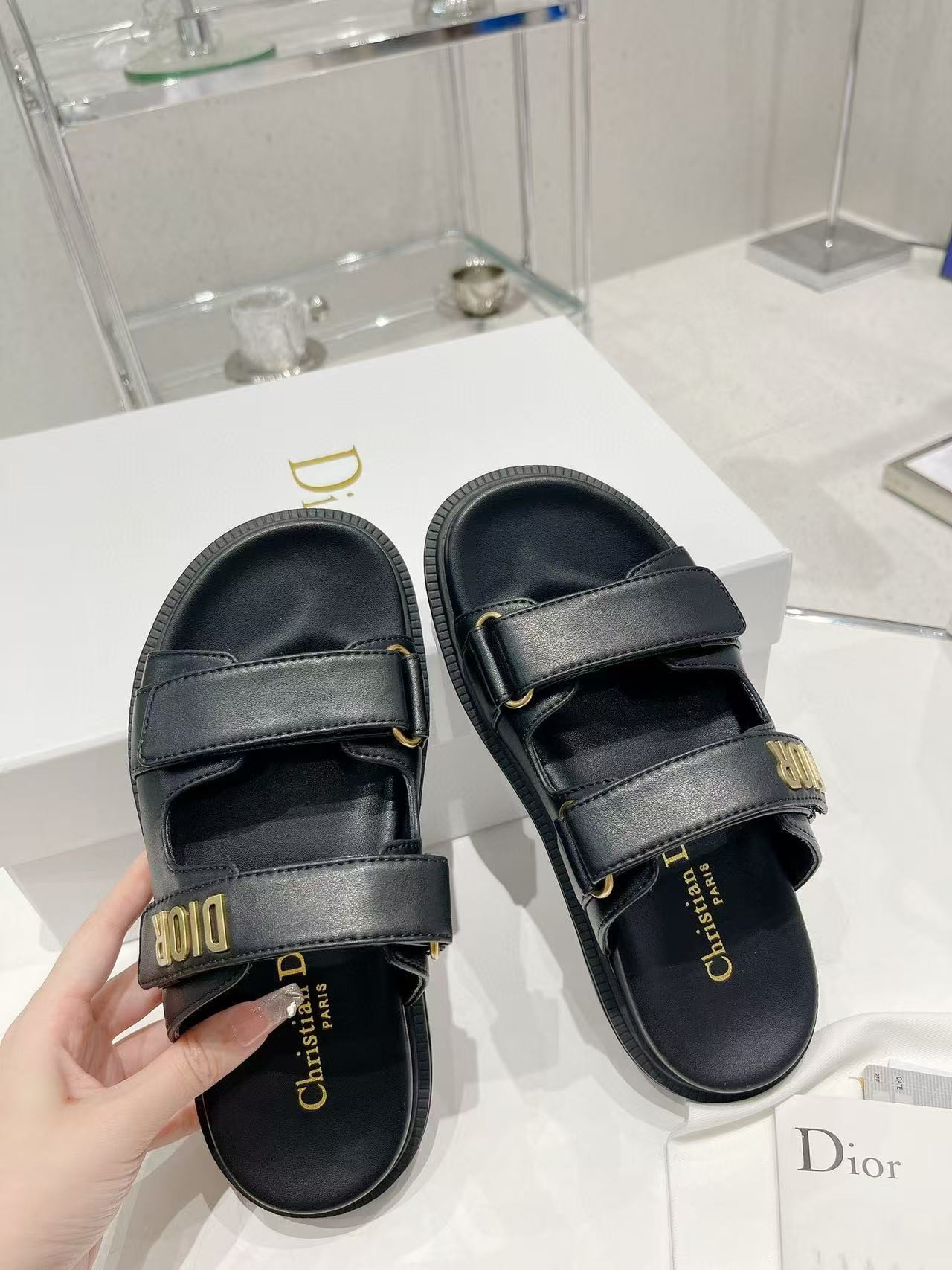 ua D*or D*oract sandal