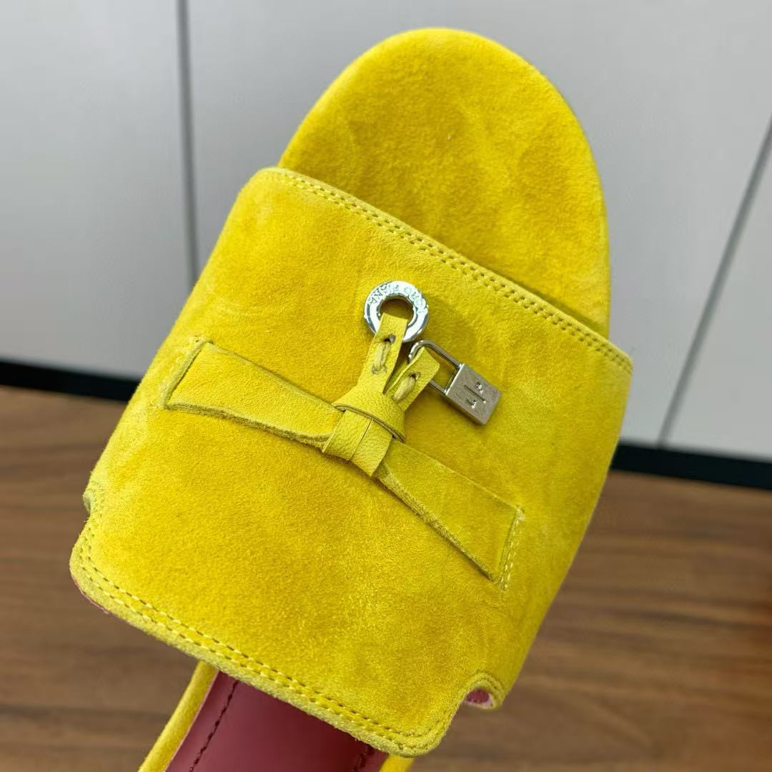 ua L**o p*ana summer charms sandal
