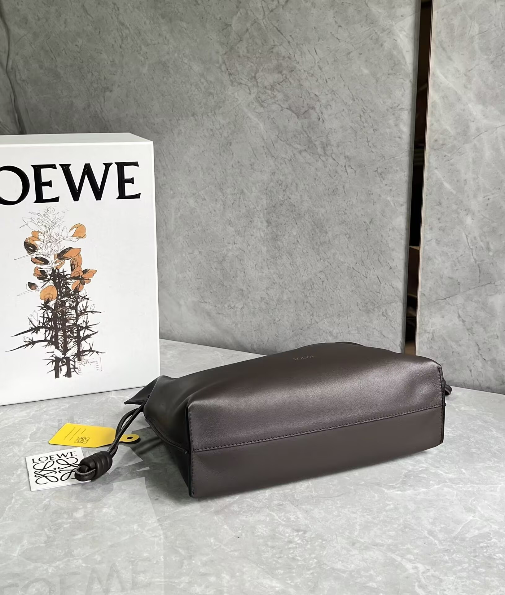L0ew* flamenco purse 30x24.5x10.5cm