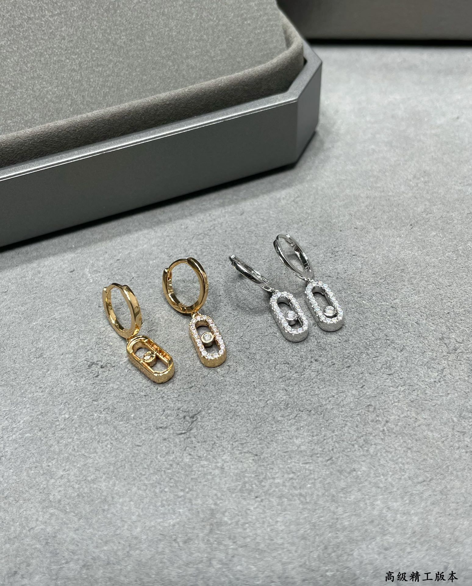 messika single Di*m*nd hoop earrings
