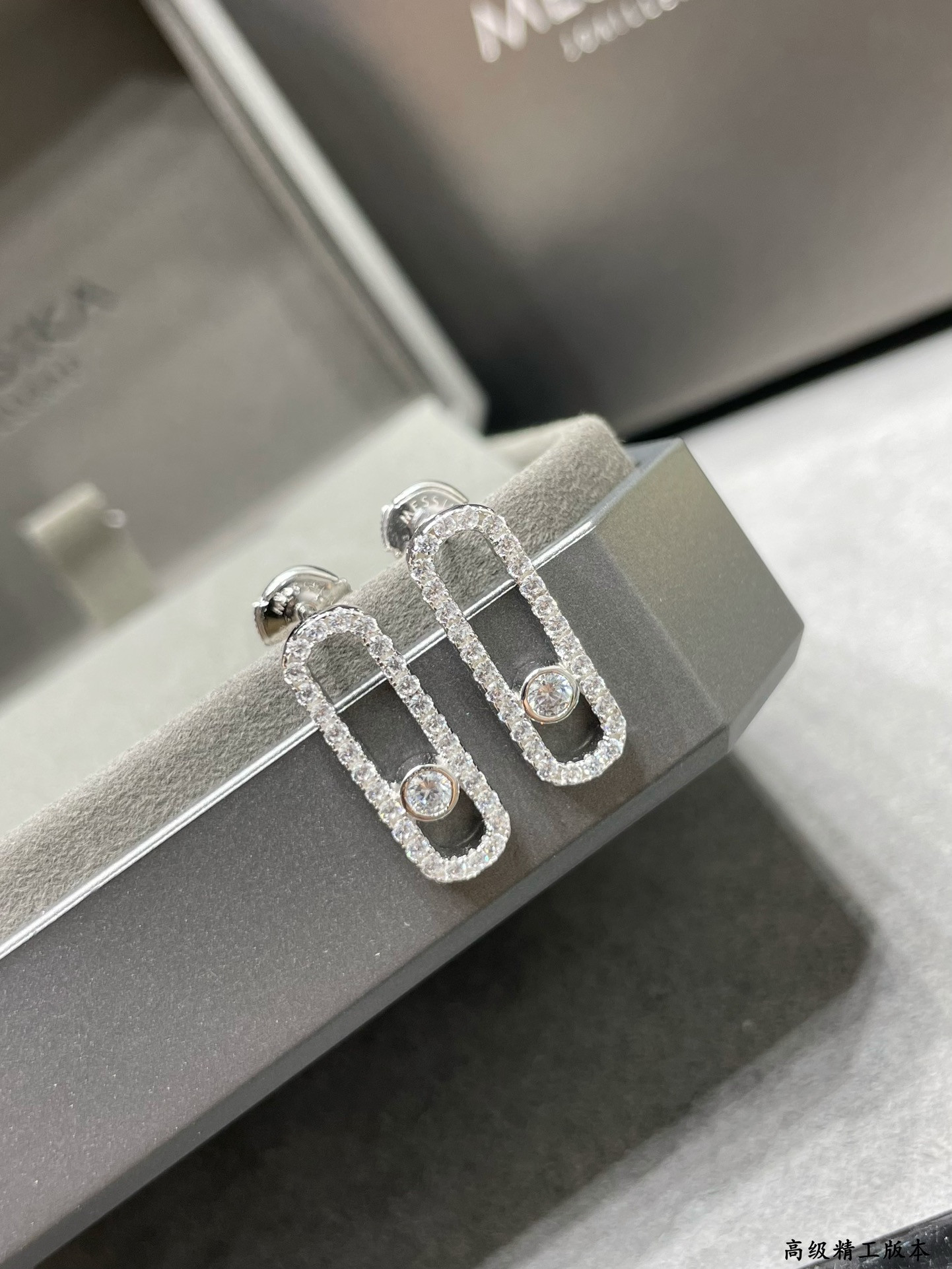 messika single Di*m*nd stud earrings