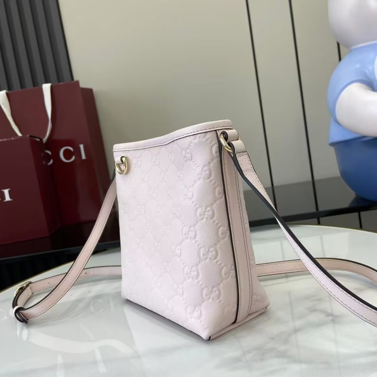 G*u*i gg emblem nano bucket bag 15x18x8cm