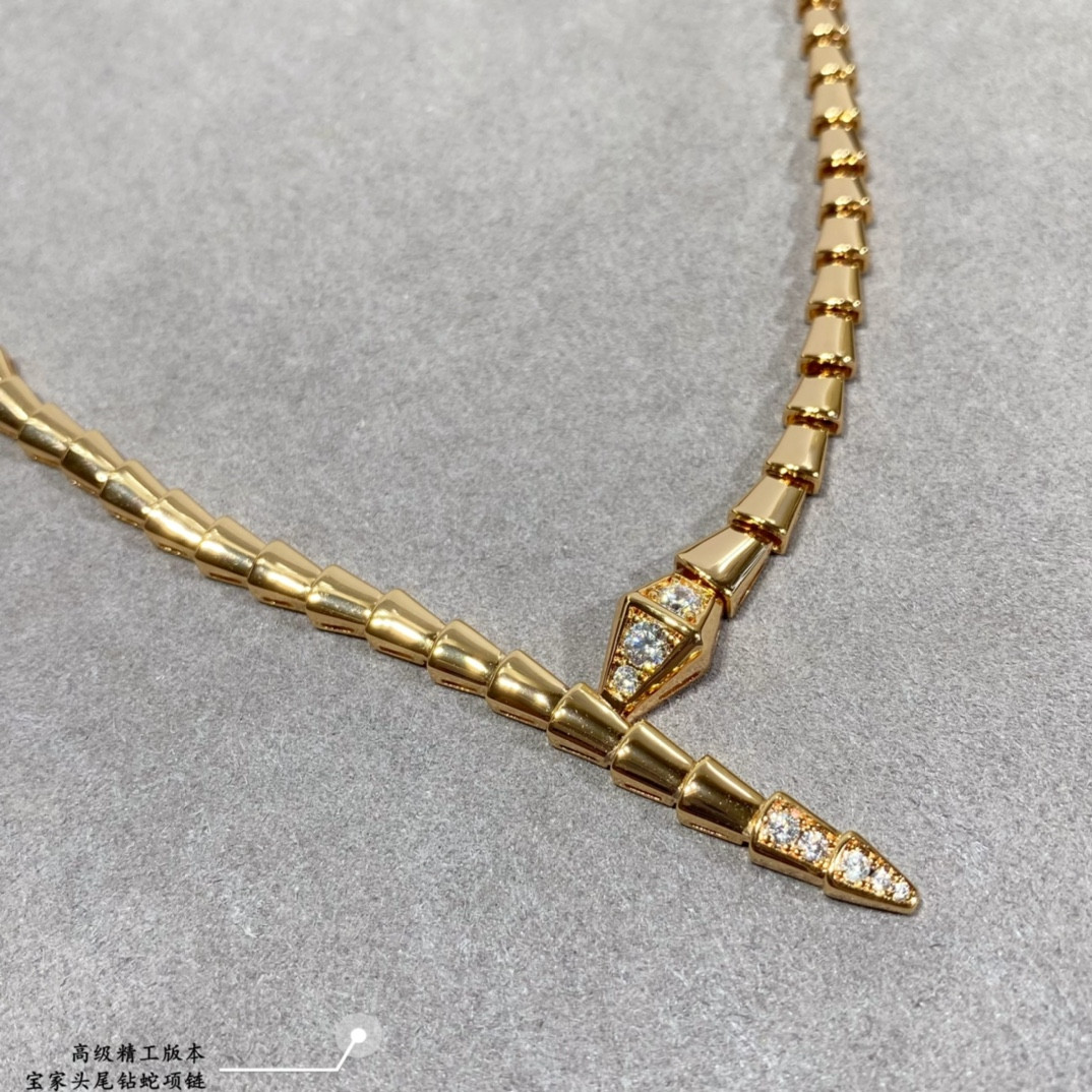 B*l*ai head and tail drill snake necklace