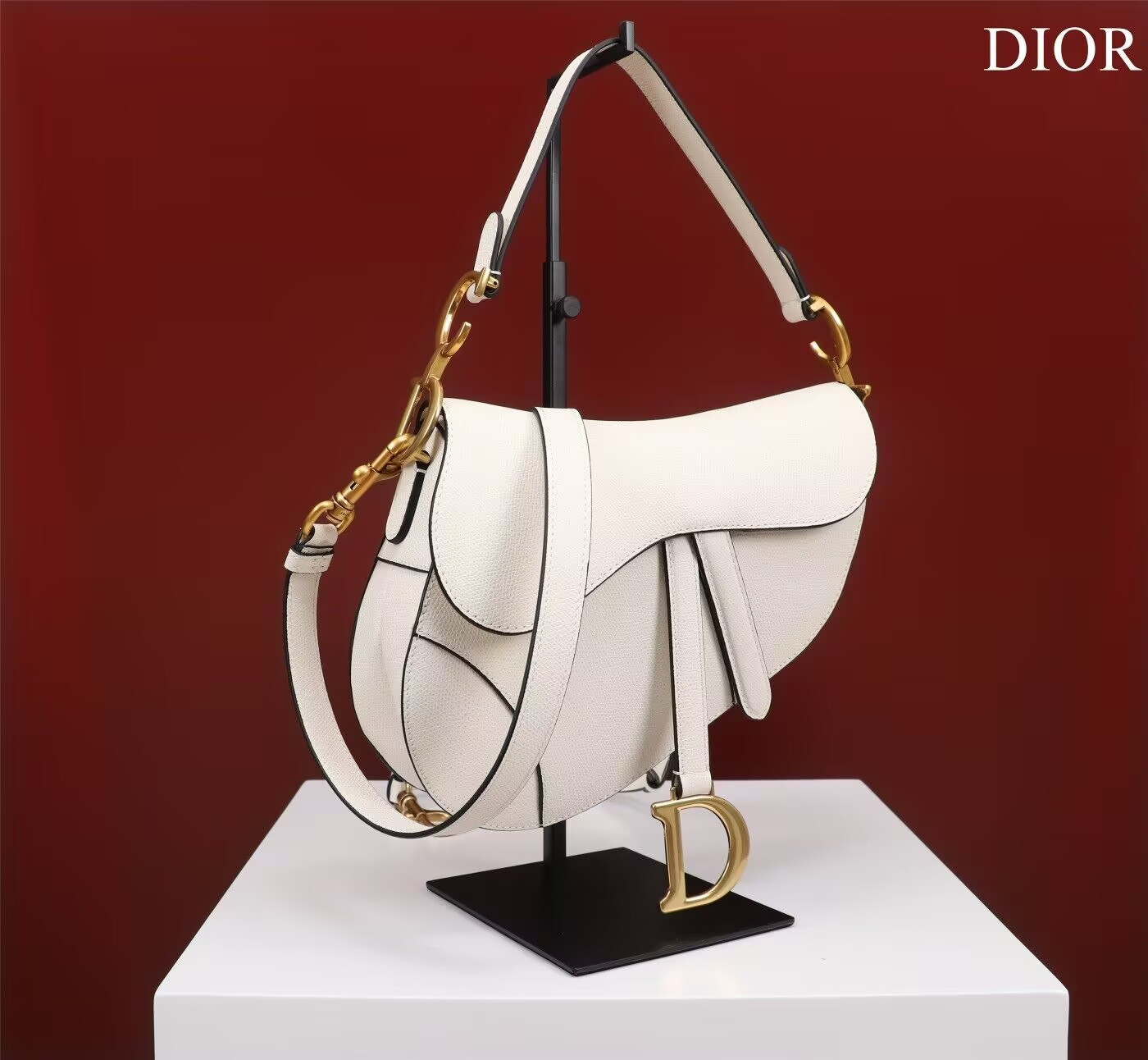 D*or mini saddle bag with strap grained calfskin 19 x 16 x 5 cm
