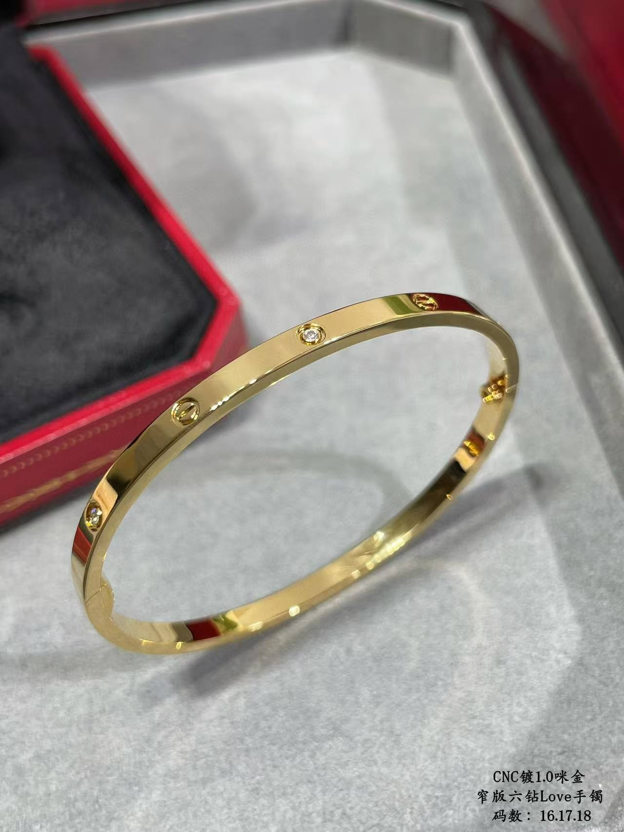 ca*t*er narrow version with Di*m*nd bracelet