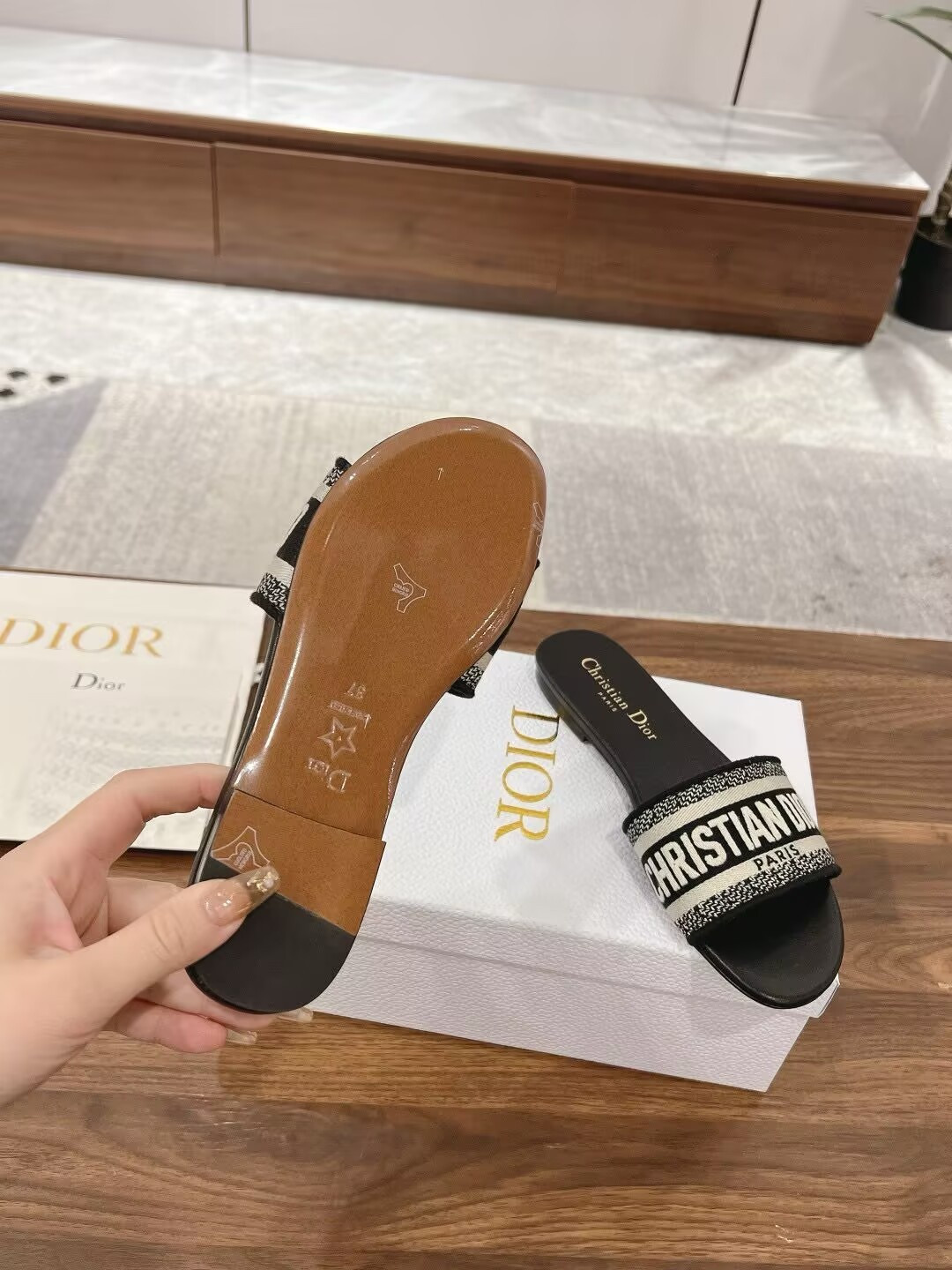 ua D*or dway slide