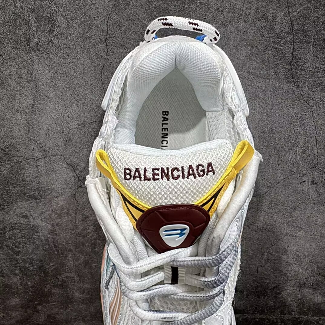 ua Ba*len*cia*ga runner sneaker
