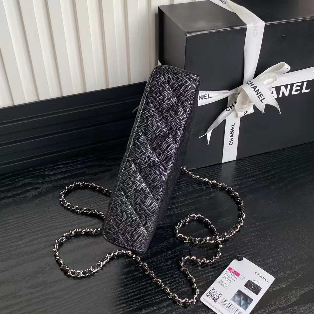 Ch*el with chain 14×18×3cm