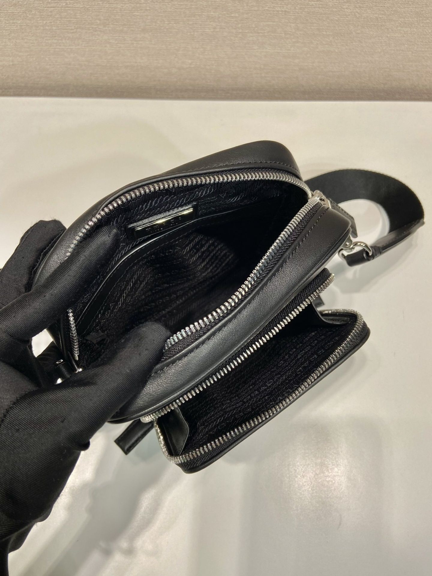 Pra*a leather bag 16x18.5x5cm