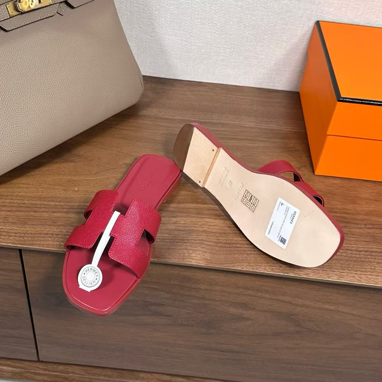 ua H**me5 oran sandal
