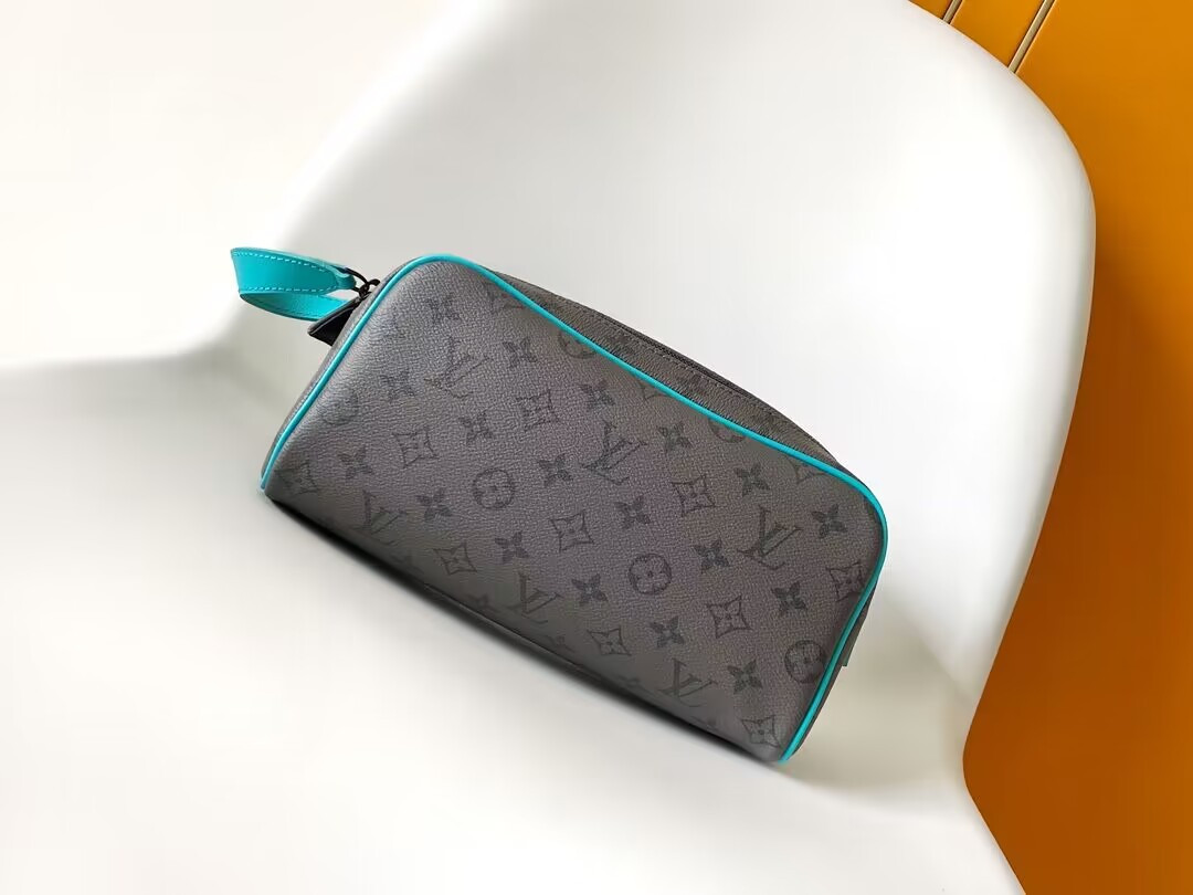LV Dopp Kit Toiletry Bag M11482 28 x 15 x 16.5cm