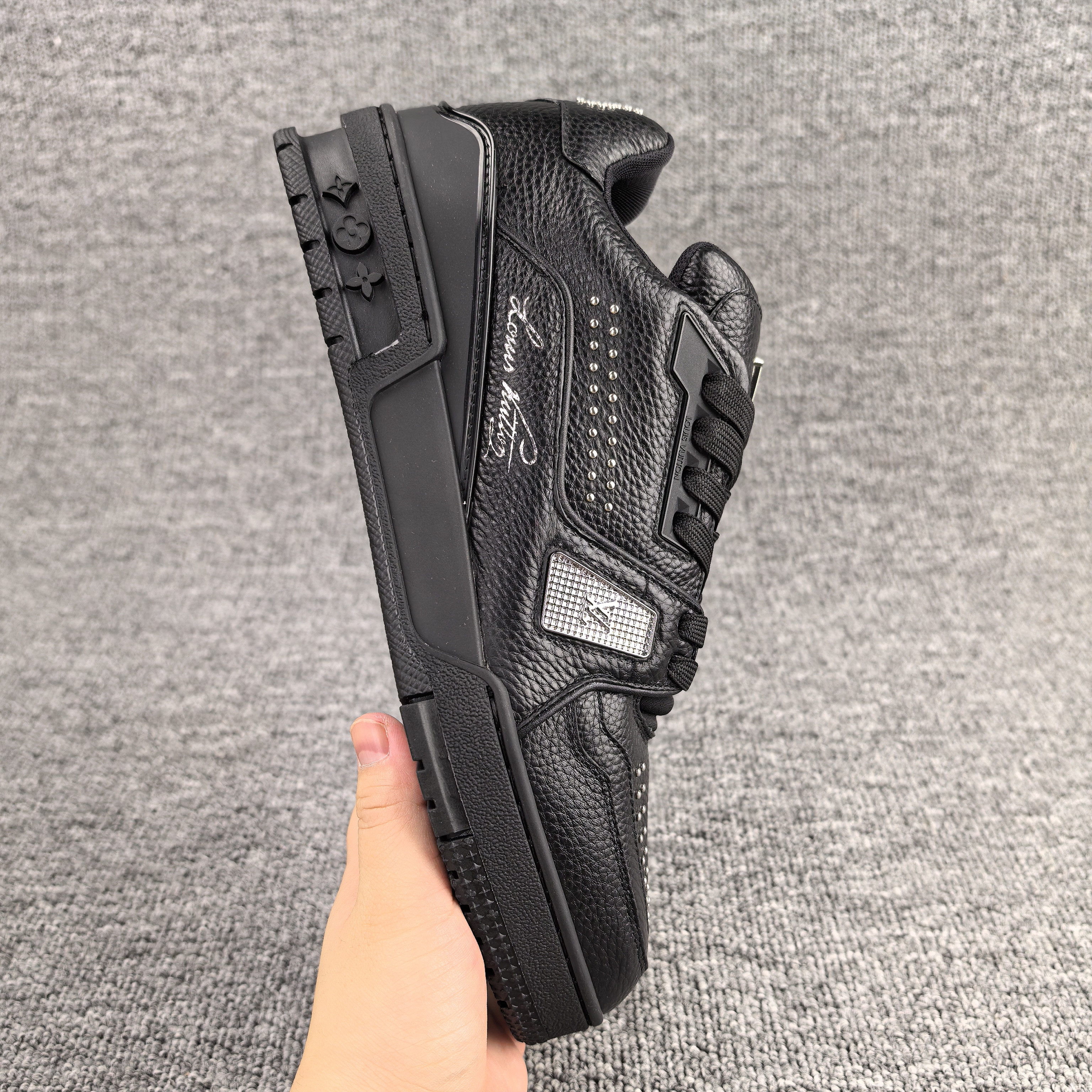 UA LV Trainer Sneaker