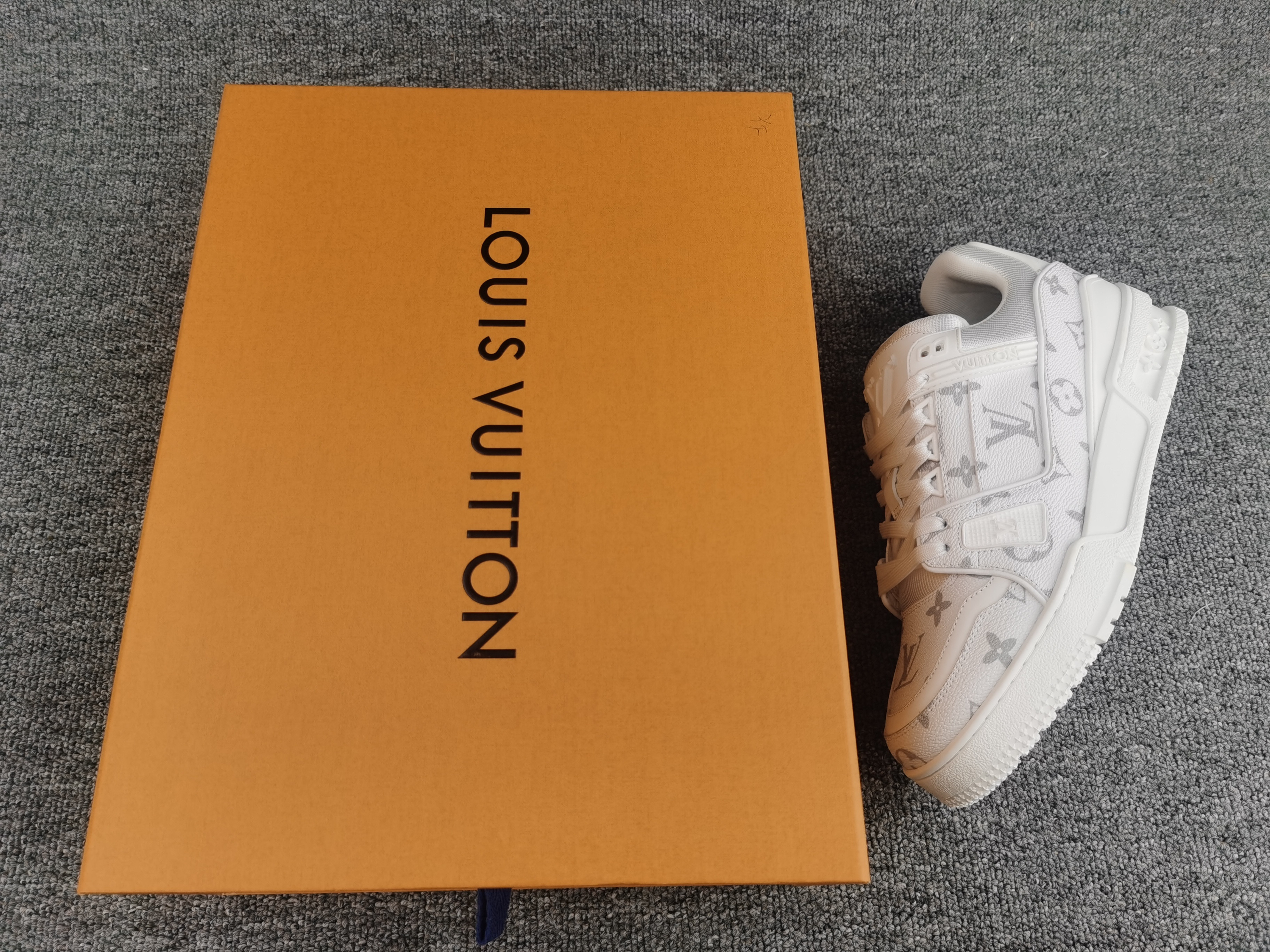 UA LV Trainer Sneaker