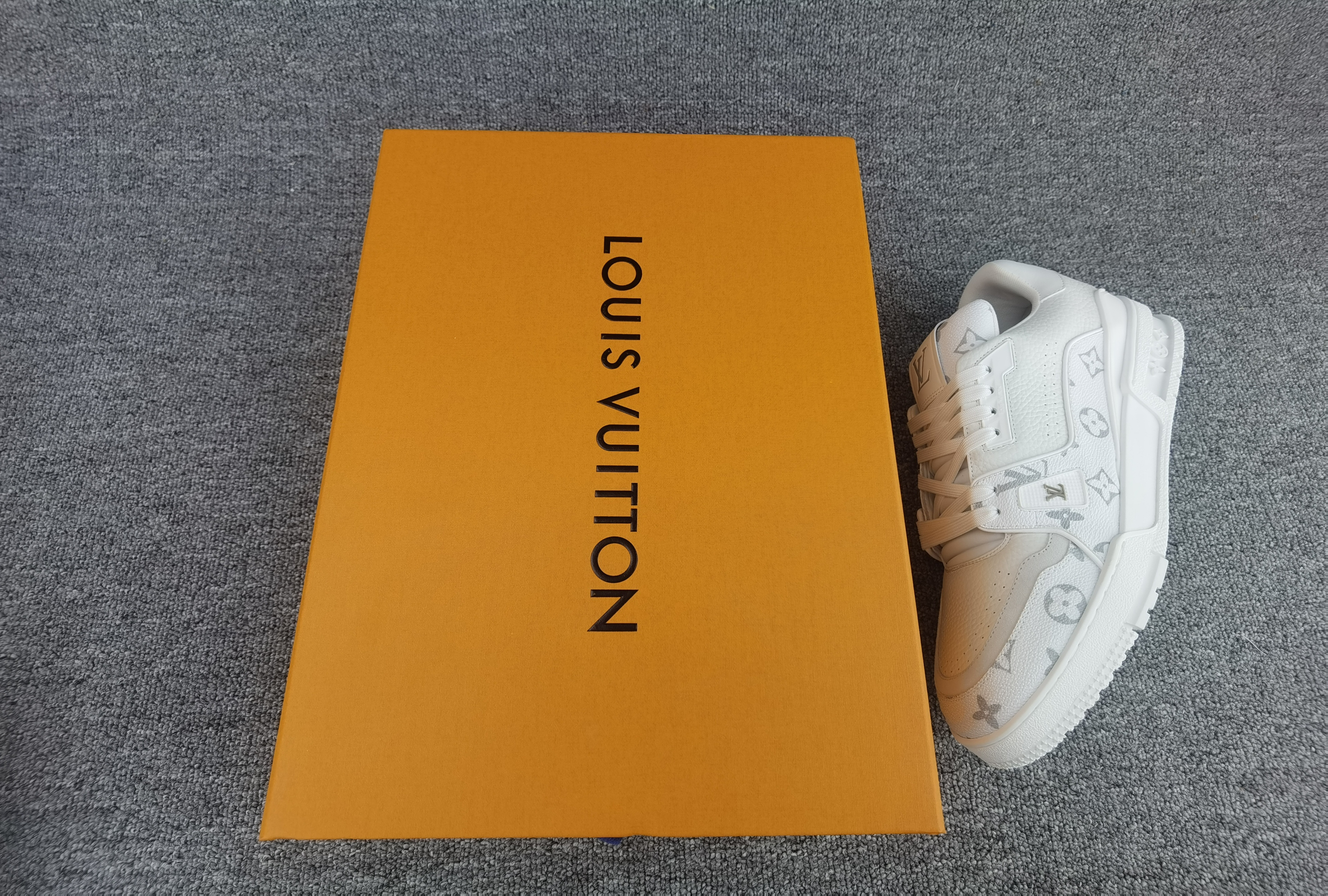 UA LV Trainer Sneaker
