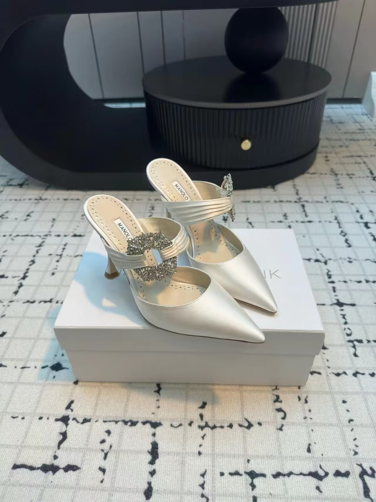 ua man010 B1ahn*k mules