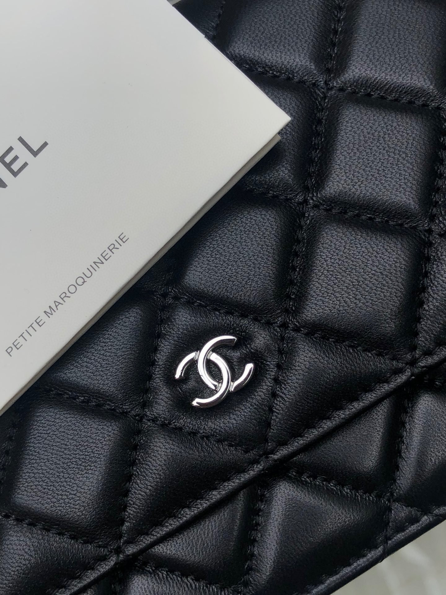 Ch*el classic wallet on chain 4.8 × 7.5 × 1.4 in