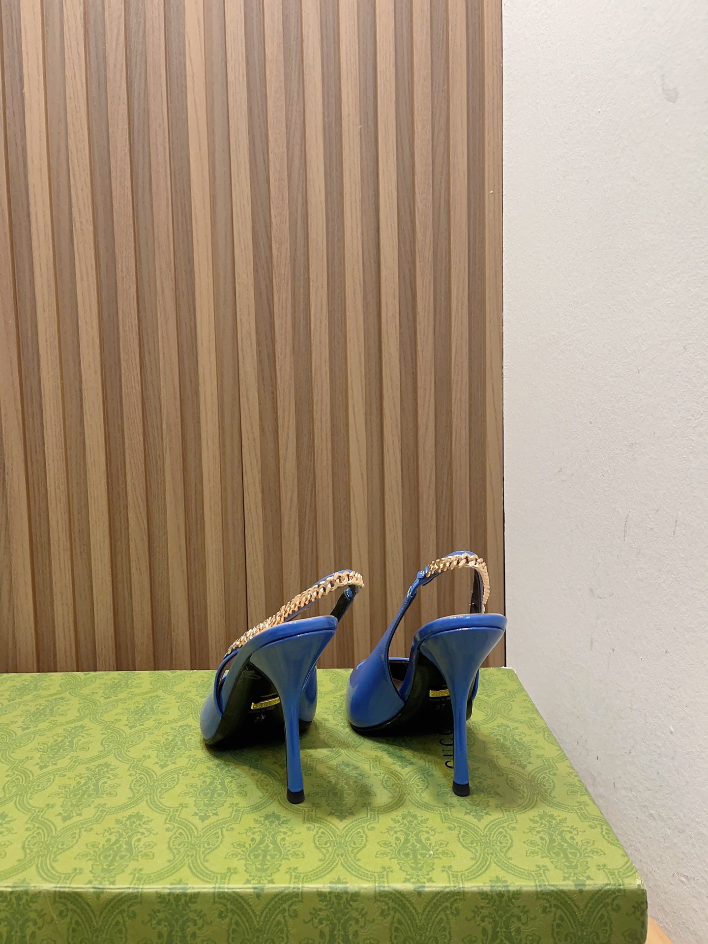 G*u*i signoria slingback pump high