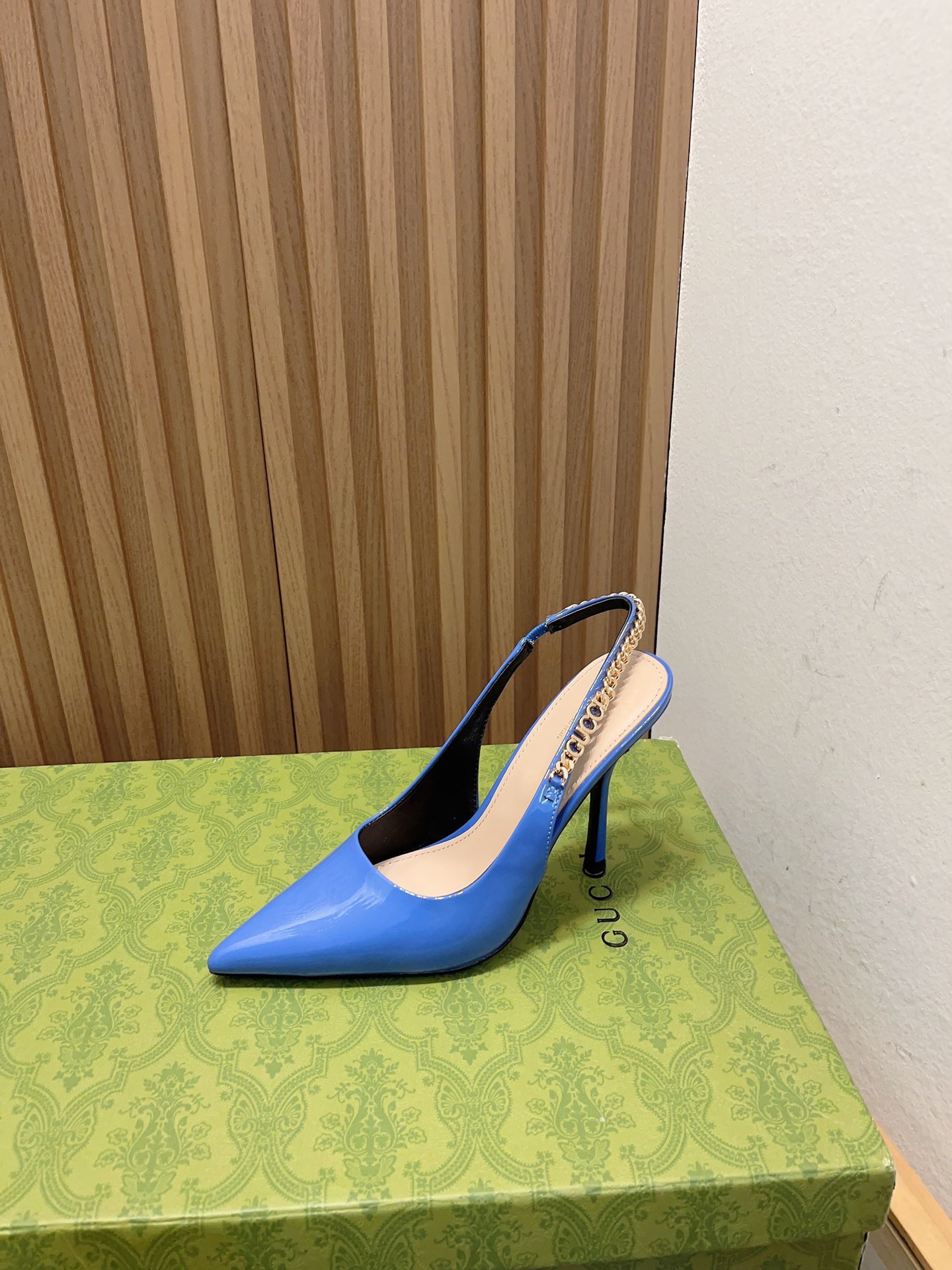 G*u*i signoria slingback pump high
