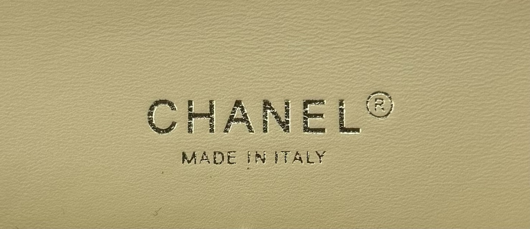 Ch*el mini classic 11.12 handbag 25 15.5 × 25.5 × 6.5 cm