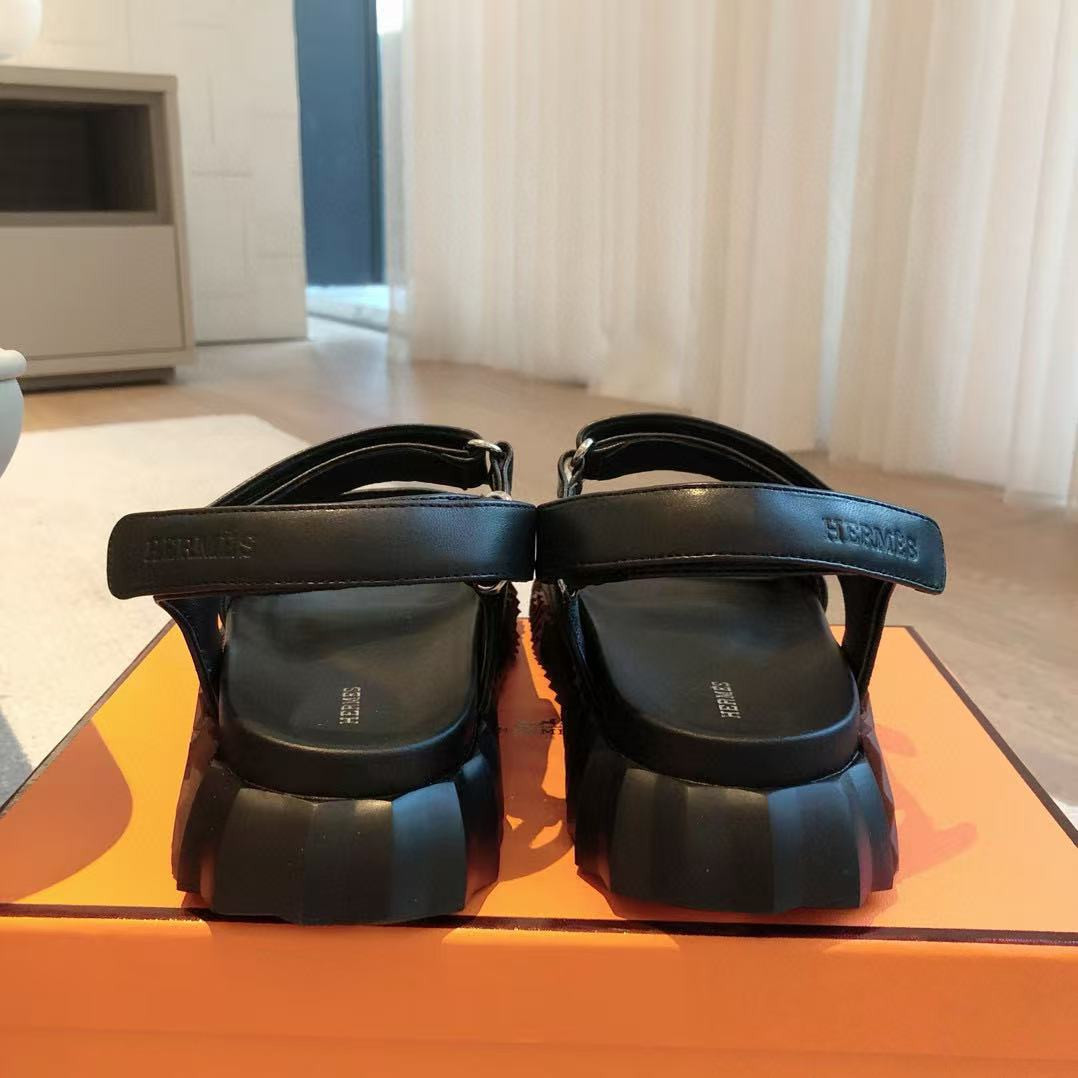 ua H**mes junior sandal