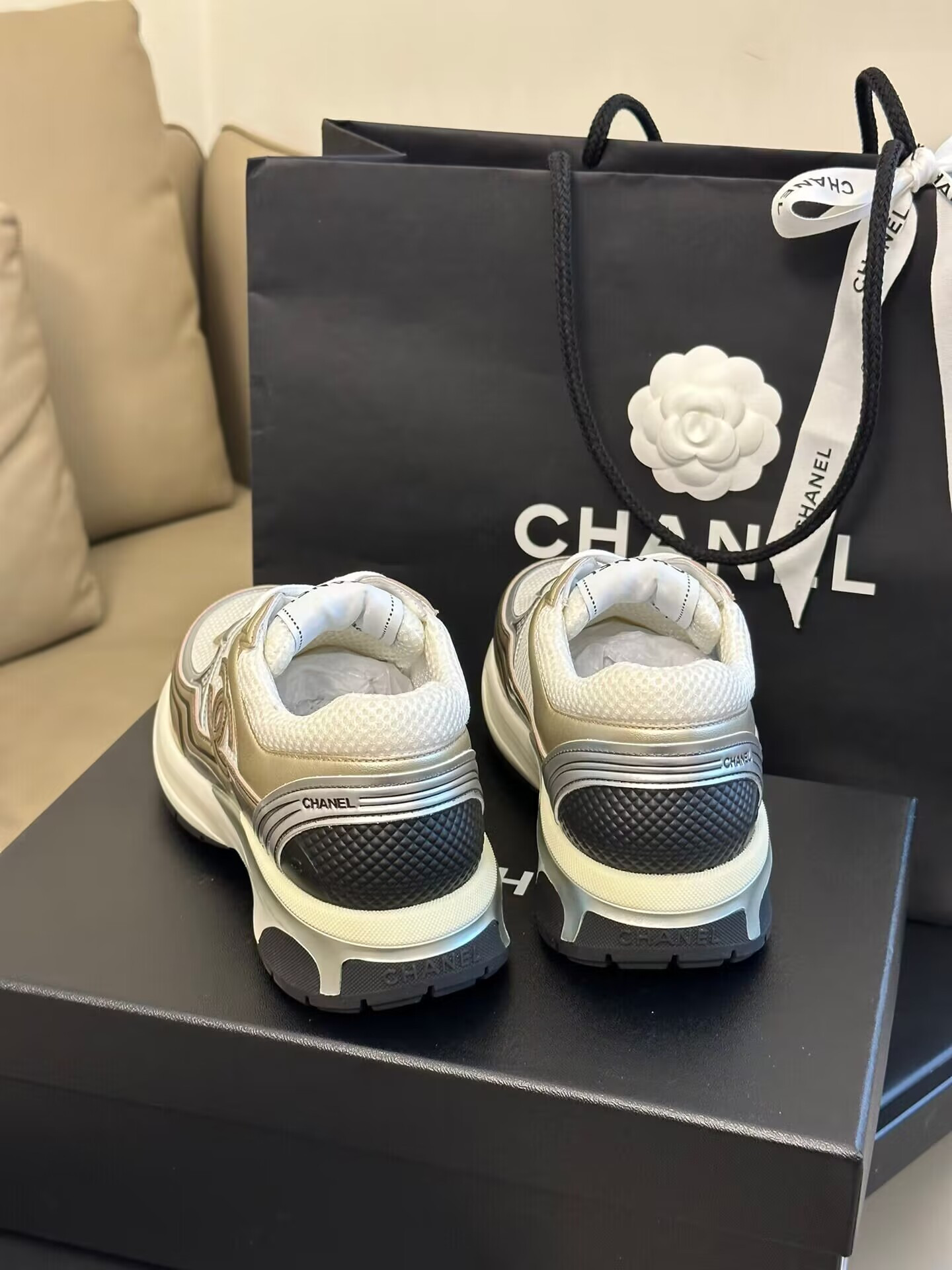 Ch*el cc runner gold laminate